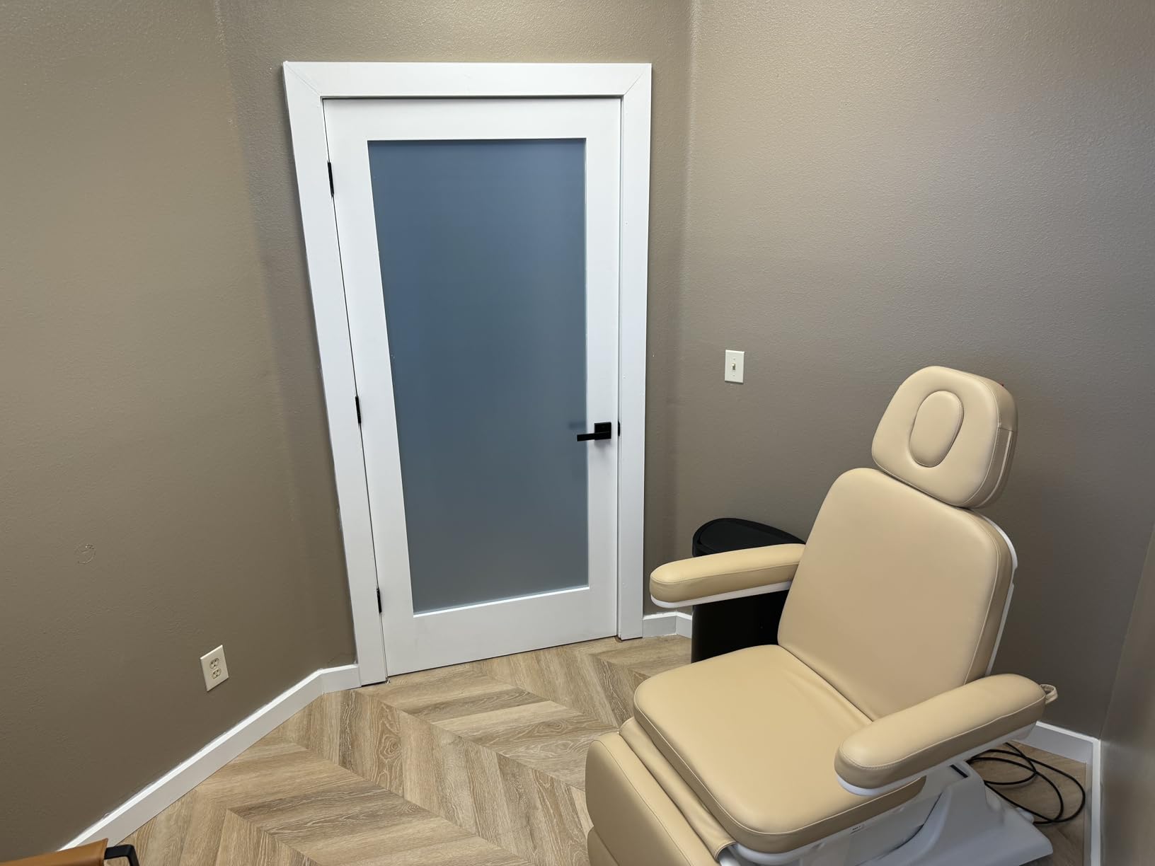 Sibella Med Spa Chair, Electric Exam Treatment Bed, Gray customer photo 2