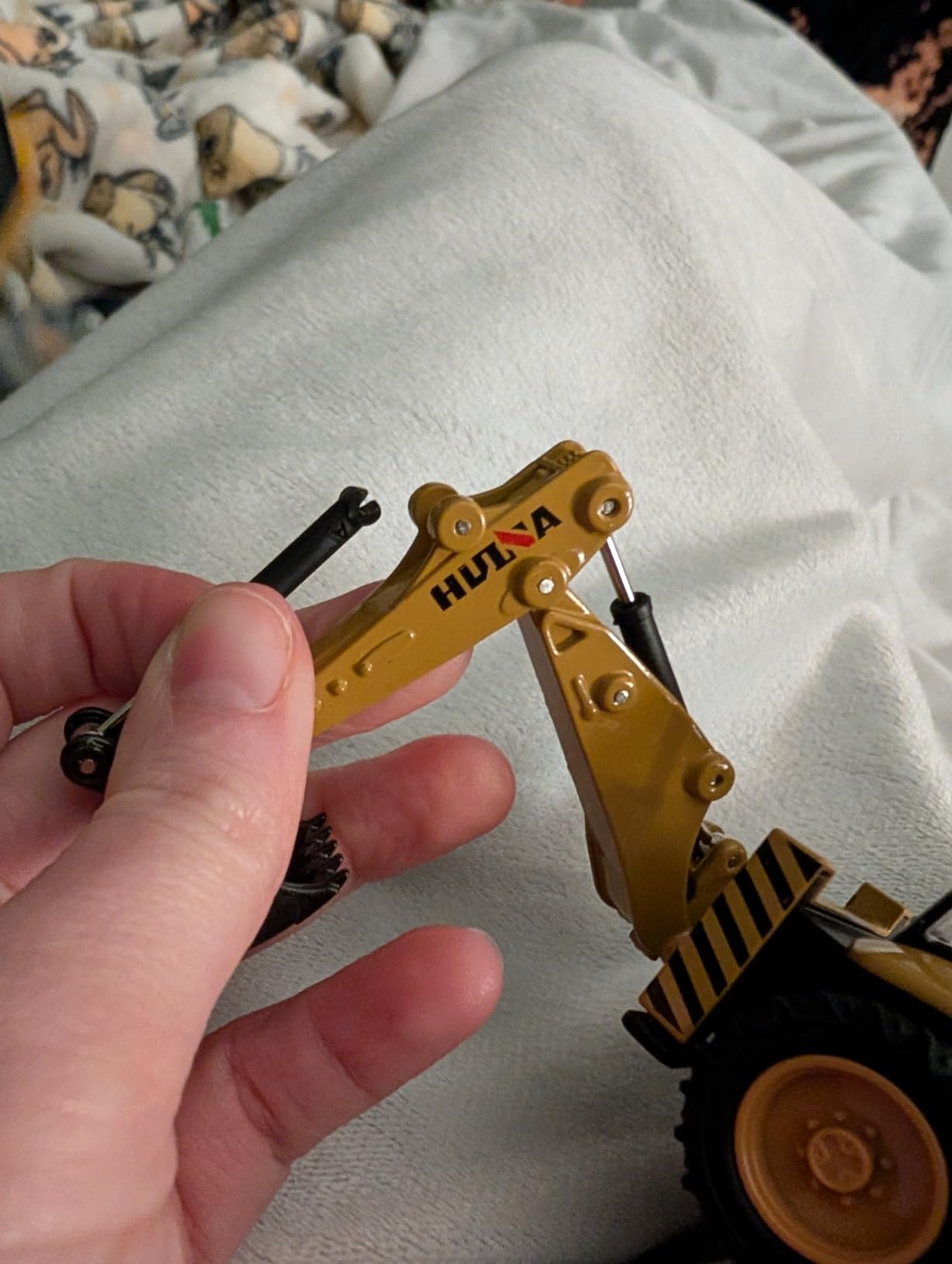 Dollox Die-cast Excavator Backhoe Front Loader Truck 1/50 Metal Engineering Vehicle Construction Tractor Model Collection Bulldozer Back Hoe Truck Decoration Toy Gift for Kids customer photo 1