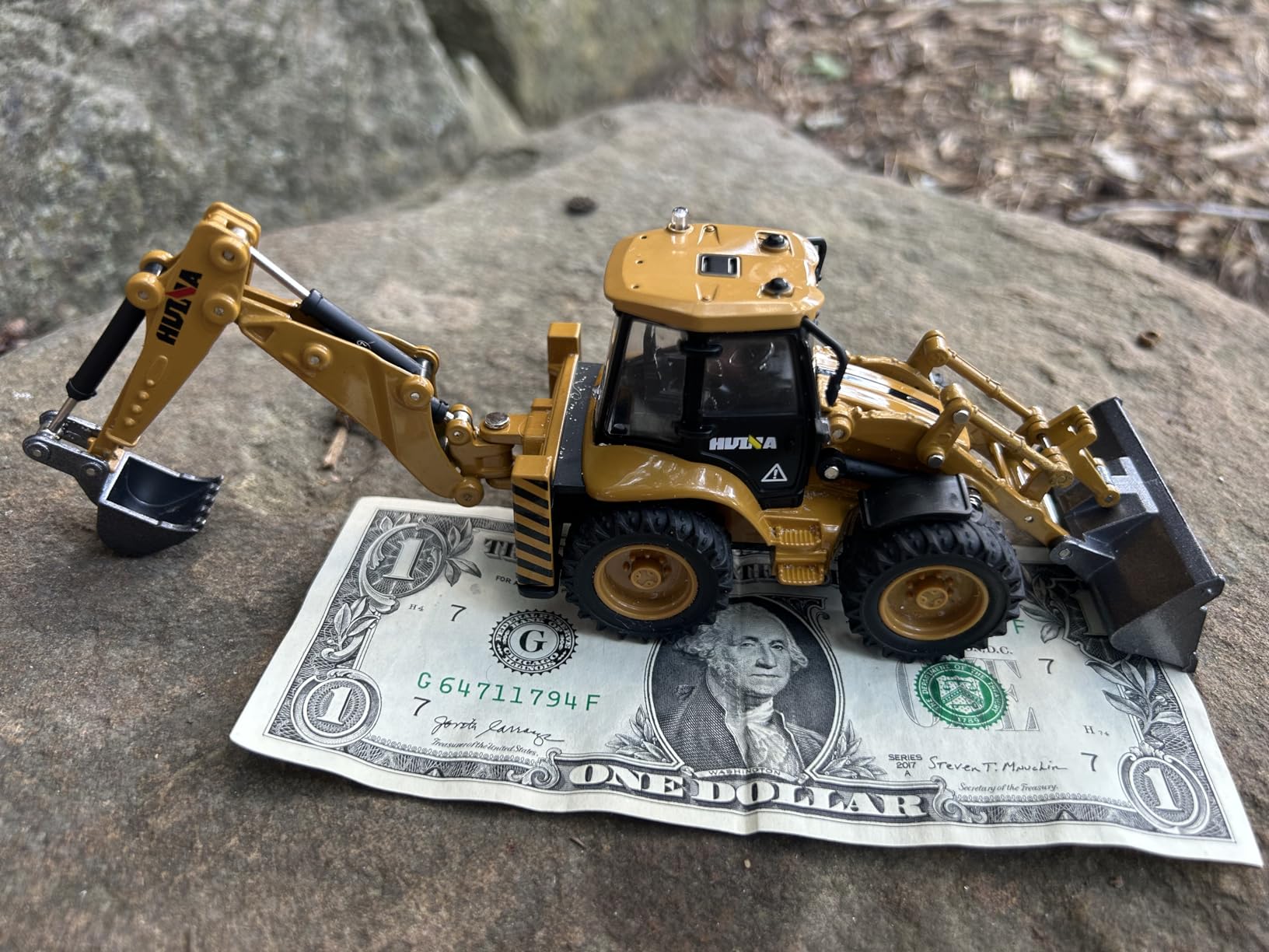 Dollox Die-cast Excavator Backhoe Front Loader Truck 1/50 Metal Engineering Vehicle Construction Tractor Model Collection Bulldozer Back Hoe Truck Decoration Toy Gift for Kids customer photo 2