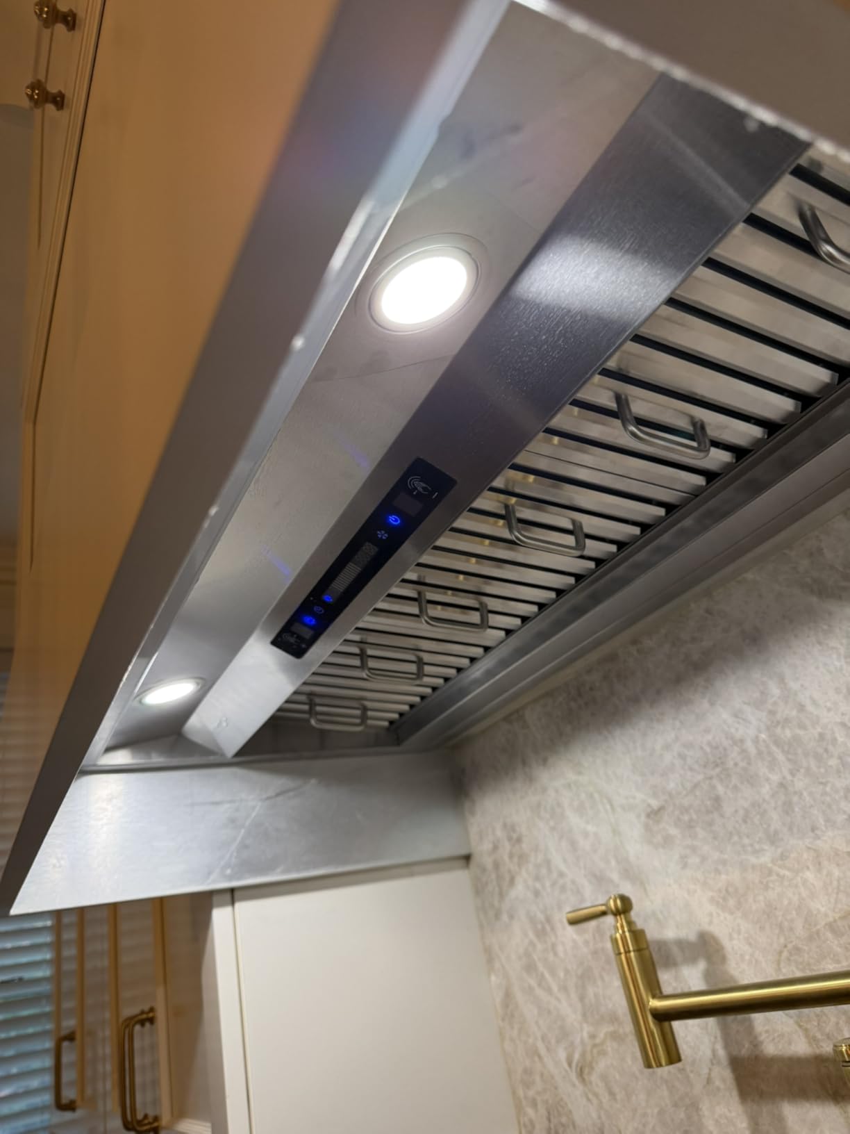 IKTCH Range Hood Insert 42 inch 900 CFM, Stainless Steel Vent Hood | Ducted/Ductless Convertible Duct with 2 Pcs Adjustable Lights and 2 Pcs Baffle Filters with Handlebar customer photo 1