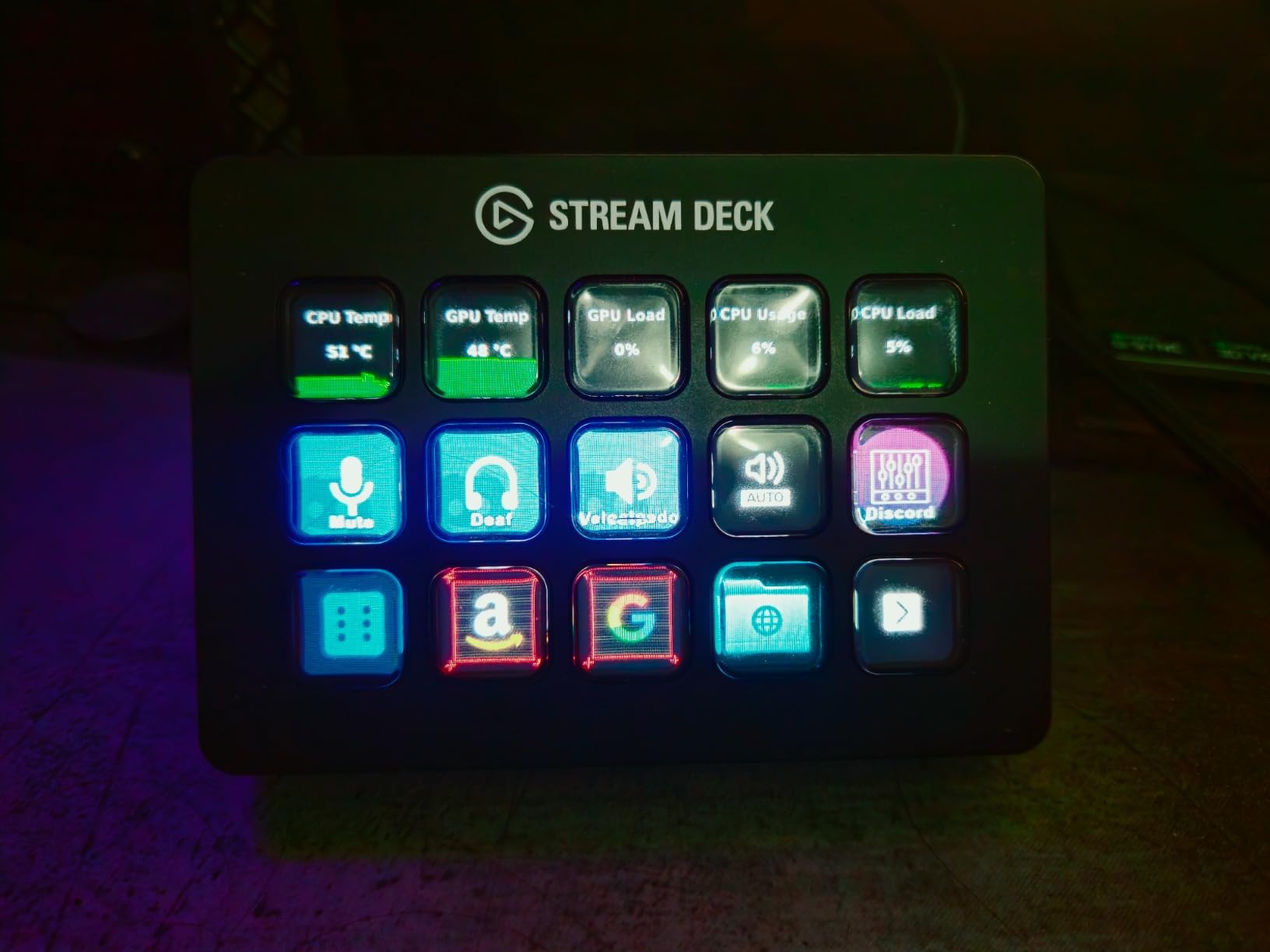 Elgato Stream Deck MK.2 Studio Controller, 15 Macro Keys | Trigger actions in OBS, Twitch, YouTube and more, Visual feedback, Hundreds of plugins, Works with Mac and PC customer photo 1