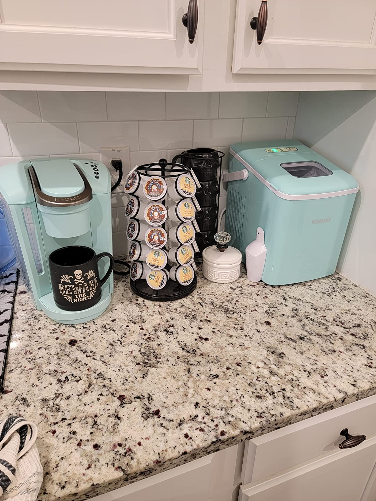 Igloo Automatic Self-Cleaning Portable Electric Countertop Ice Maker Machine with Handle, 26 Pounds in 24 Hours, 9 Ice Cubes Ready in 7 Minutes, with Ice Scoop and Basket customer photo 2