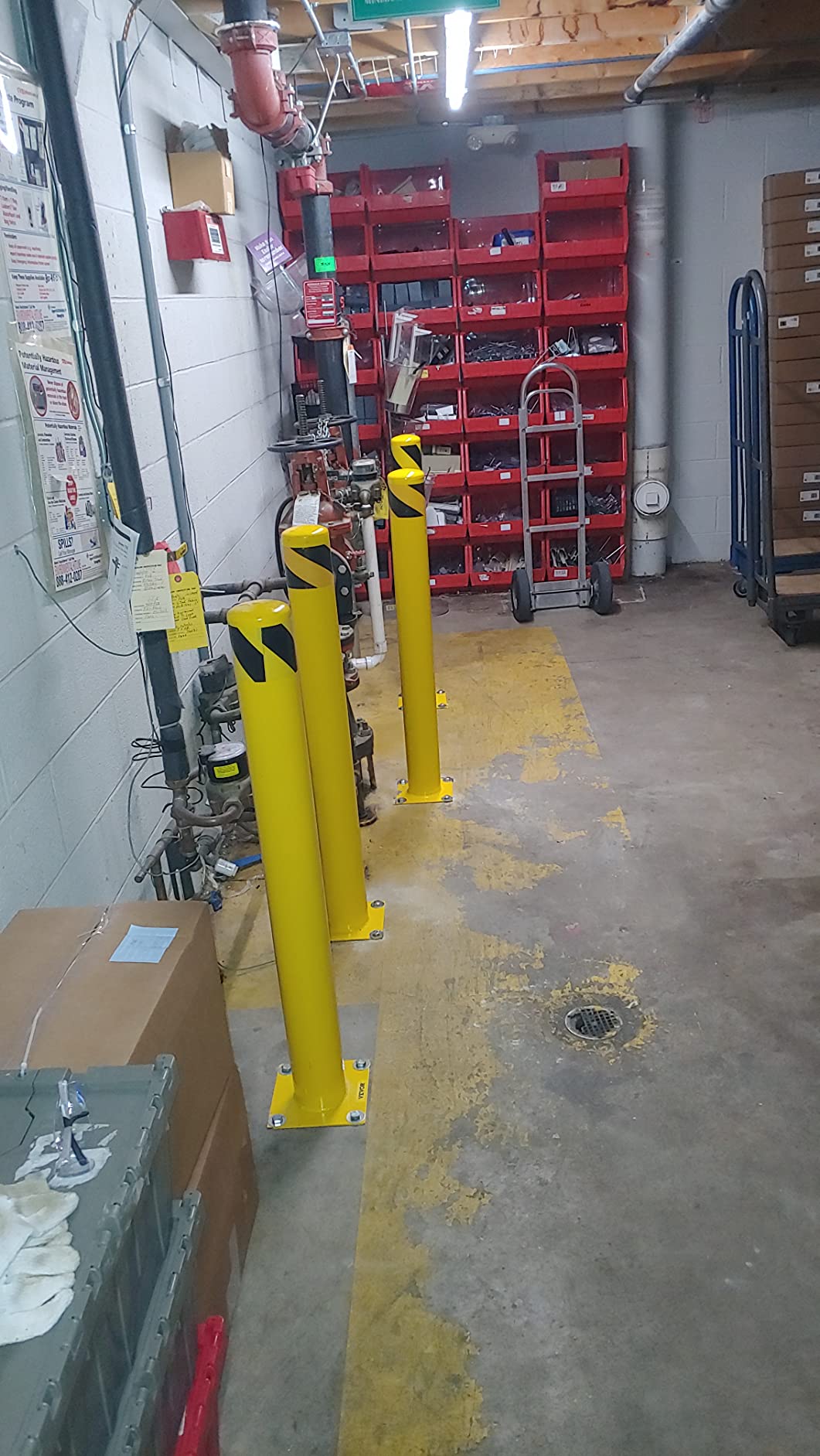 VEVOR Safety Bollard, 48 Inch Height Bollard Post, 4.5 Inch Diameter Steel Pipe Safety Bollard Post, Yellow Steel Bollard, Steel Safety Bollard with 8 Anchor Bolts, Perfect for Traffic-Sensitive Area customer photo 1