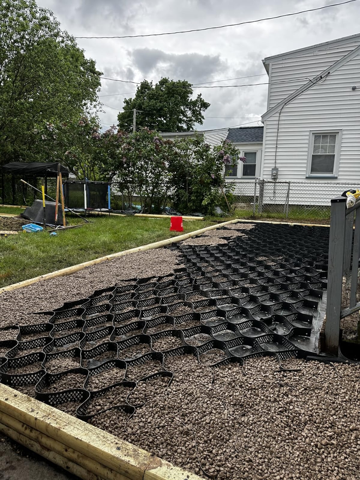 VEVOR Ground Grid 27 ft x 4 ft, 1885 lbs per Sq Ft Load Geo Grid, 2-inch Depth Permeable Stabilization System for DIY Patio, Walkway, Shed Base, Light Vehicle Driveway, Parking Lot, Grass, and Gravel customer photo 1