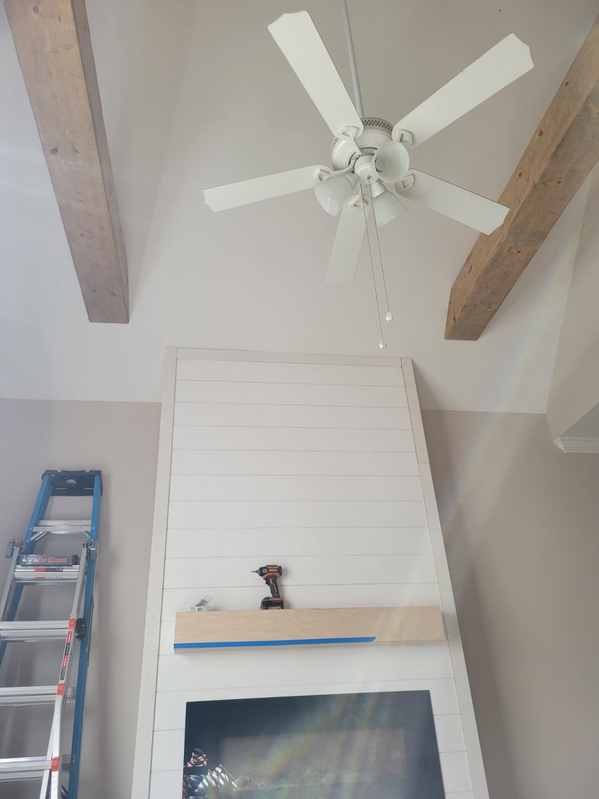 Winado 16 ft Drywall Lift Panel Rolling Hoist Jack Lifter for Sheetrock - Drywall Lifting Construction Tool with Caster Wheels and Adjustable Telescopic Arm, Red customer photo 2