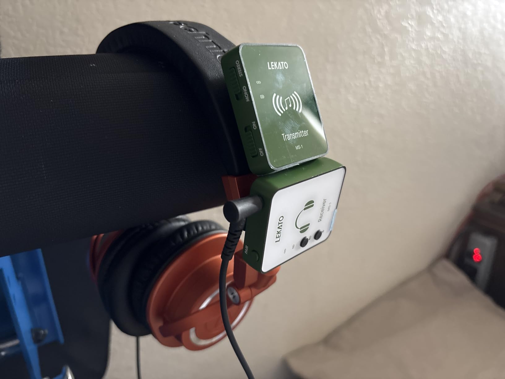 LEKATO Wireless in Ear Monitor System 2.4GHz, Stereo in-Ear Monitoring with Transmitter Receiver Clip-On, One to Many, Auto-Pairing, Wireless IEM for Band Rehearsal,Studio, Church,Small Gigs(MS-1) customer photo 2