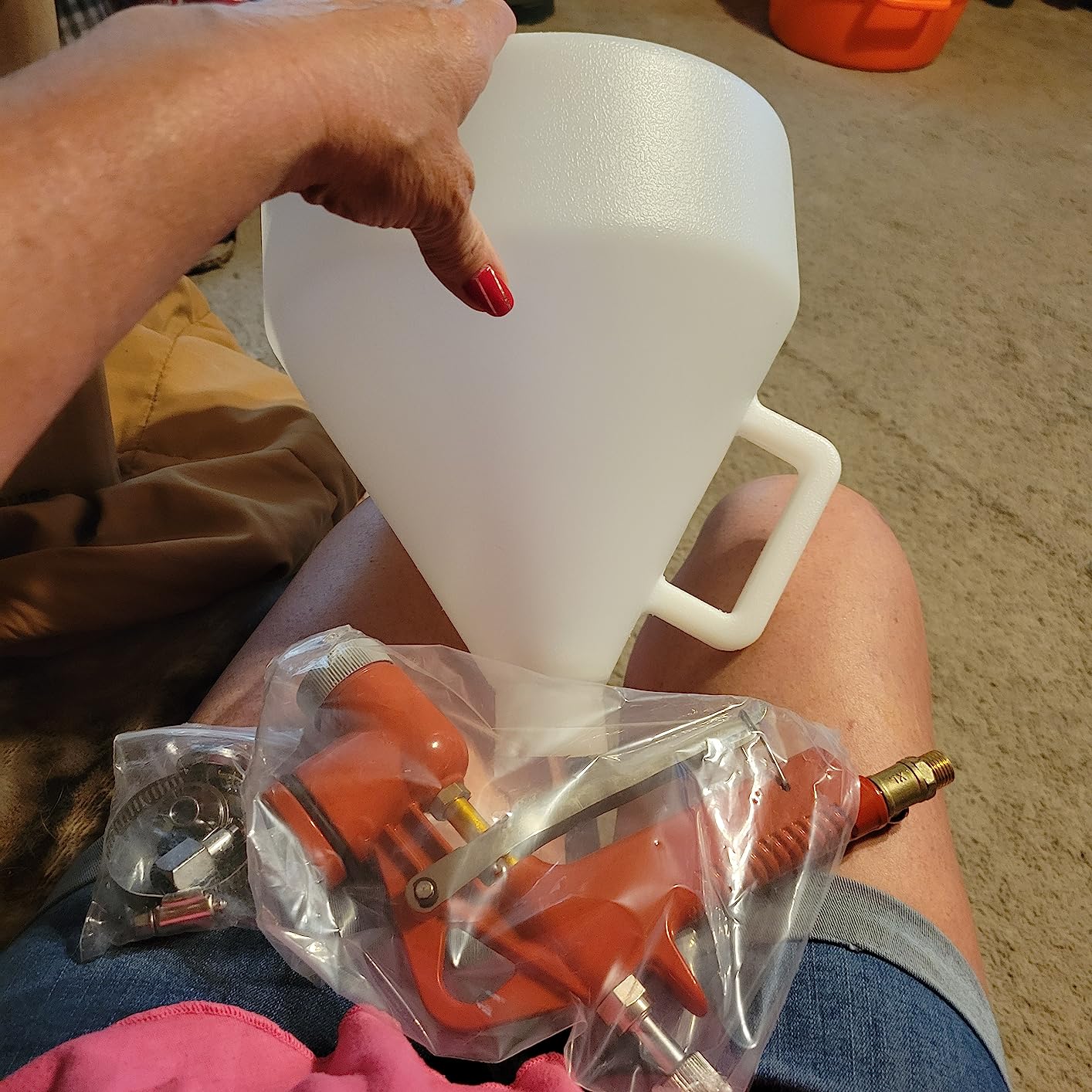 Drywall Texture Sprayer Gun for Wall & Ceiling Texture with 1.5 Gallon customer photo 1