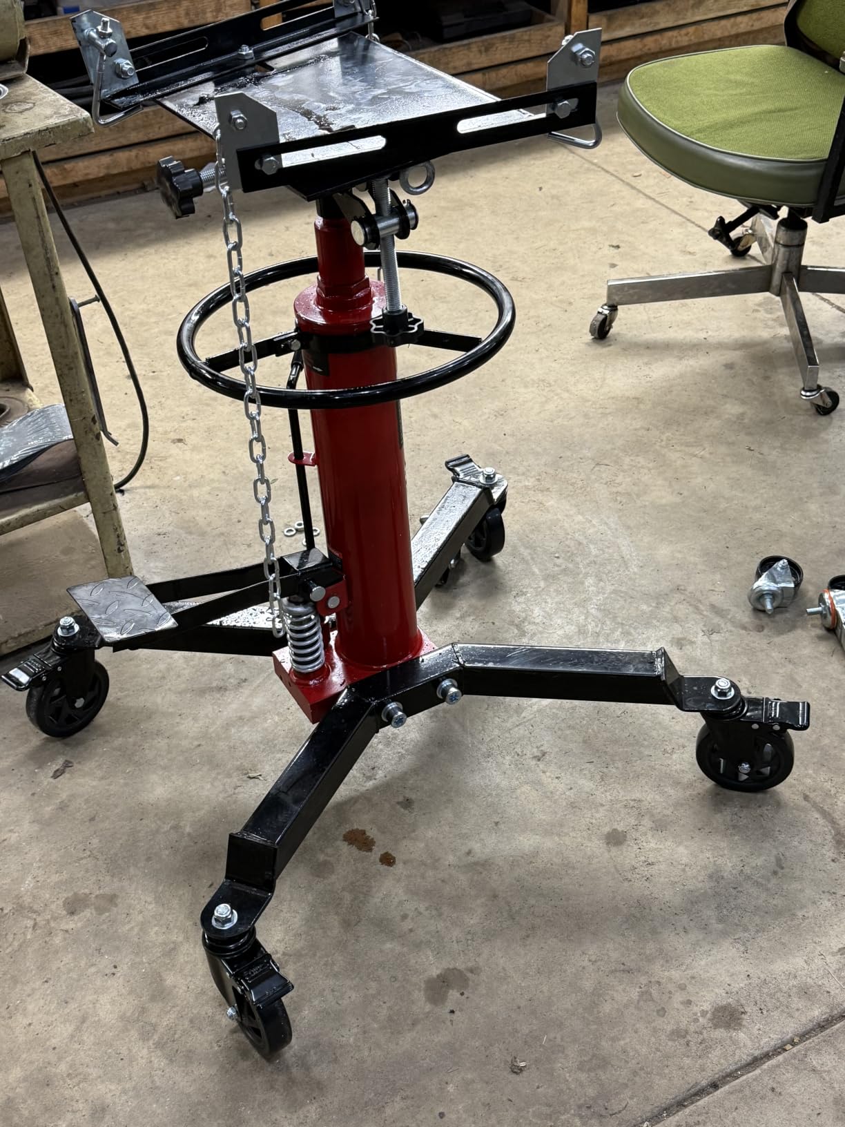 VEVOR Transmission Jack, 0.75 Ton/1660 lbs Capacity Hydraulic Telescopic Transmission Jack, 2-Stage Floor Jack Stand with Foot Pedal, 360° Swivel Wheel, Garage/Shop Lift Hoist, Red customer photo 1