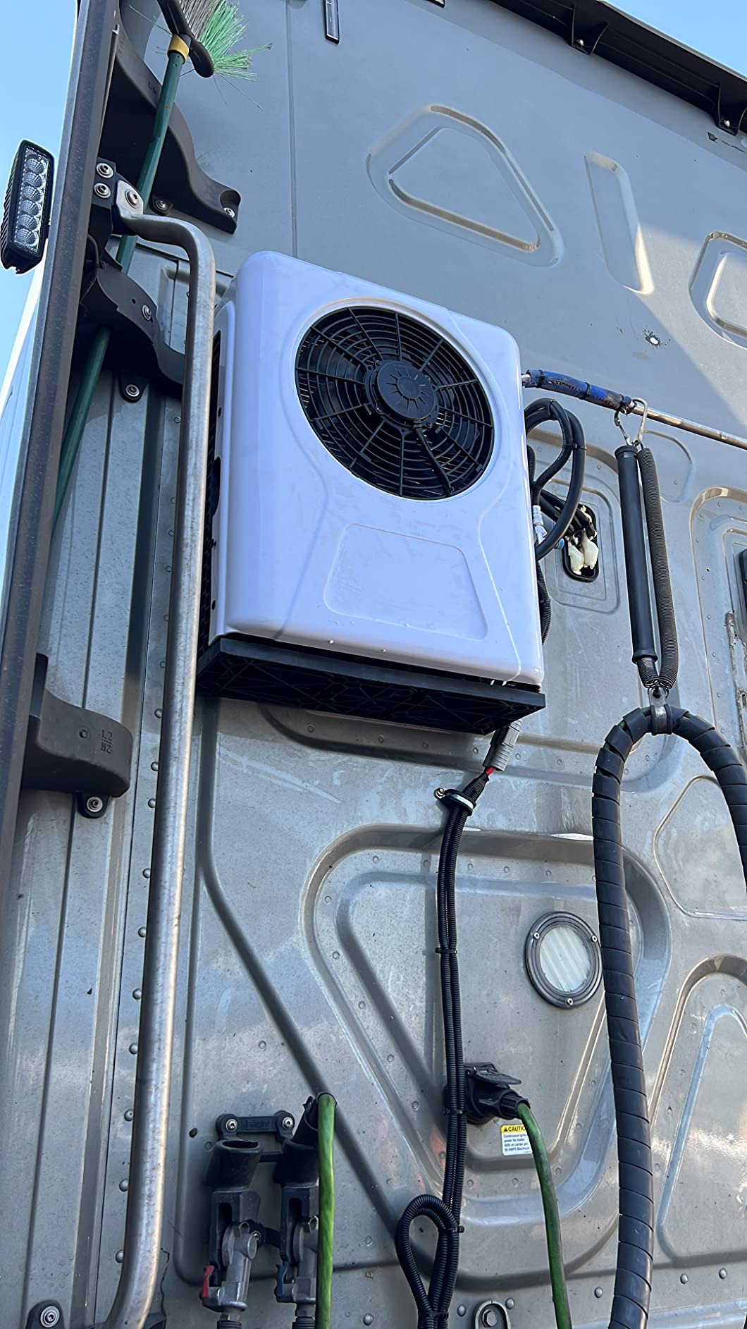 Treeligo 12V Truck Cab Air Conditioner 12000BTU, Mini Split 12 Volt DC Electric Split ac Unit, 45dB Low Noise, Fast Cooling AC Unit Universal dc Air Conditioning for semi trucks RV Camper customer photo 1