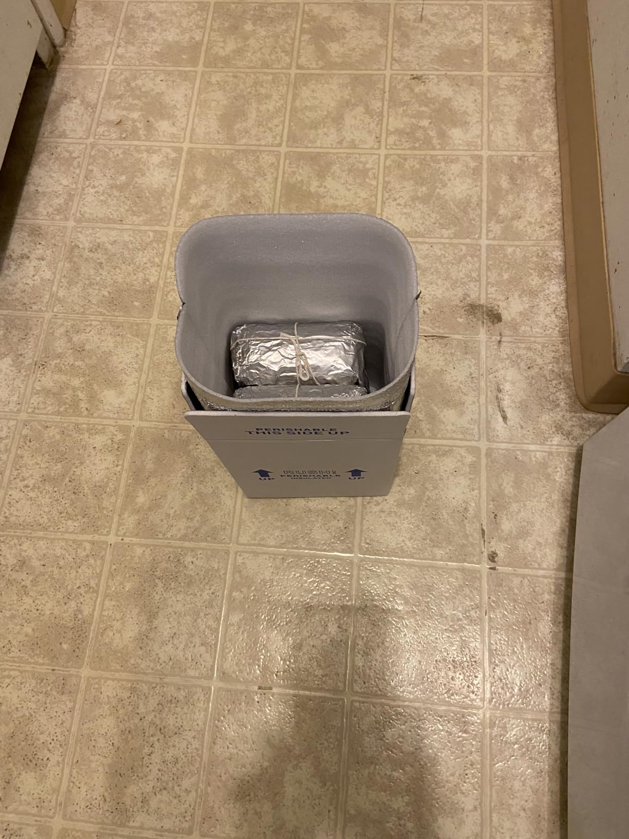7x6x10'' Small Insulated Shipping Boxes with Liners, 4 Pack Small Cold Shipping Boxes, for Perishable Frozen Food, White (TB7610L-4) customer photo 2