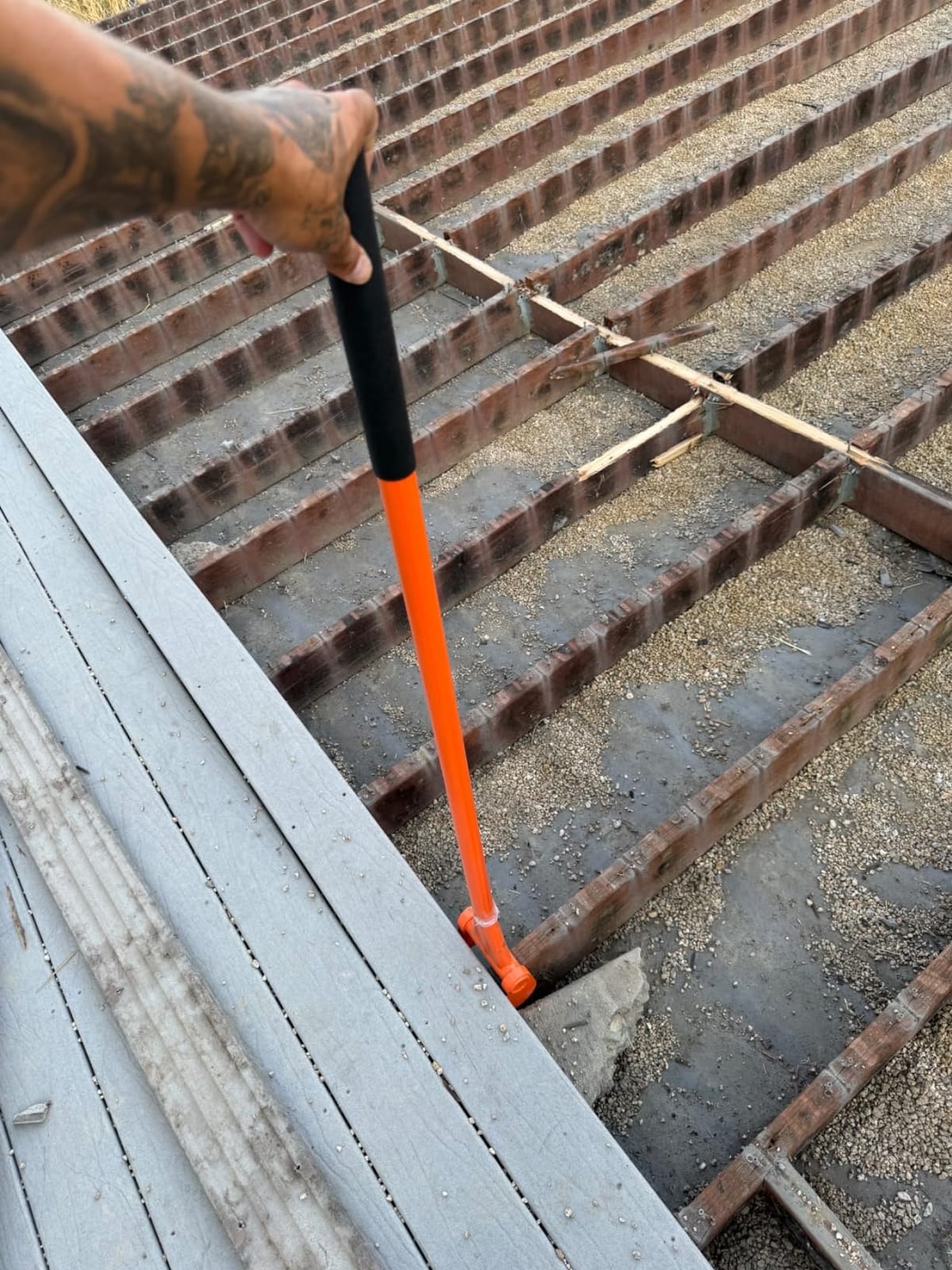 Insaga Fully Welded Pallet Buster 50''All-Steel Handle Pallet Breaker Heavy Duty Industrial Deck Board Removal Tool, Non-Slip Grip Pallet Pry Bar for Efficient and Effortless Board Removal customer photo 2