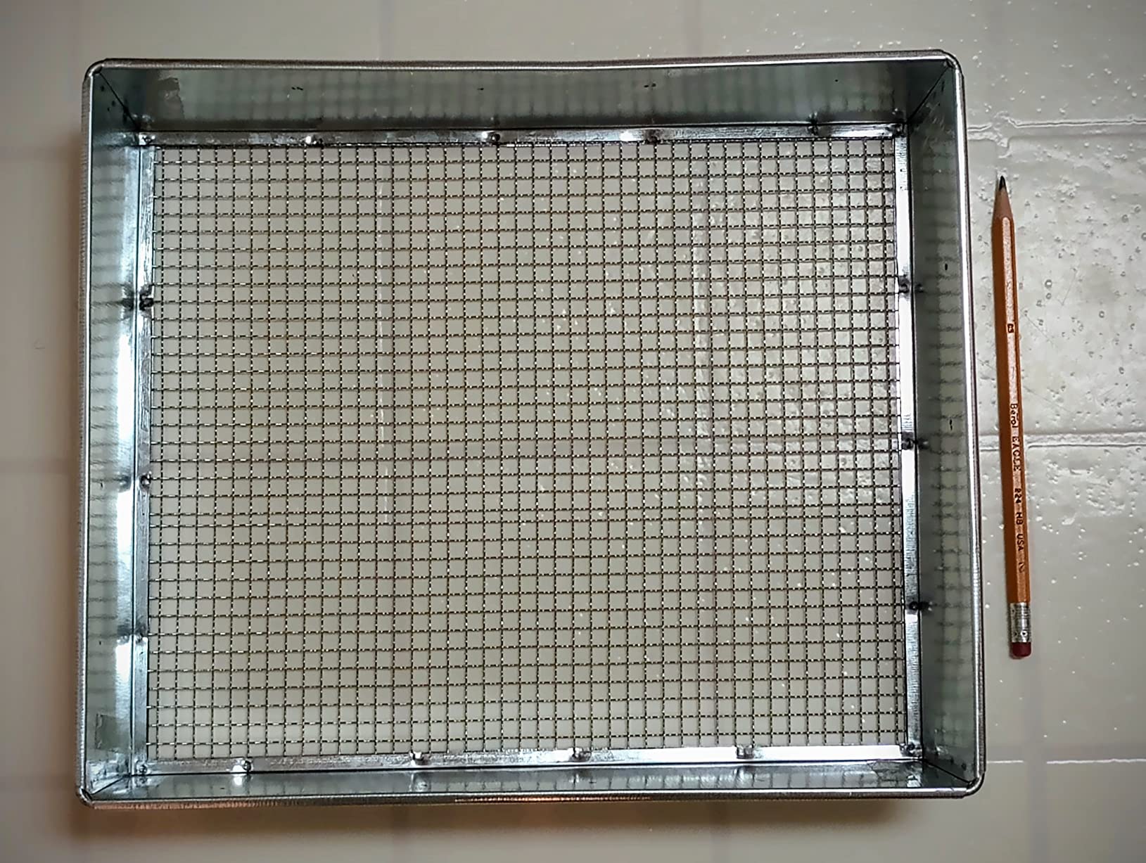 Soil Sifter, 1/4-inch Compact Galvanized Garden Sieve with Gloves customer photo 1