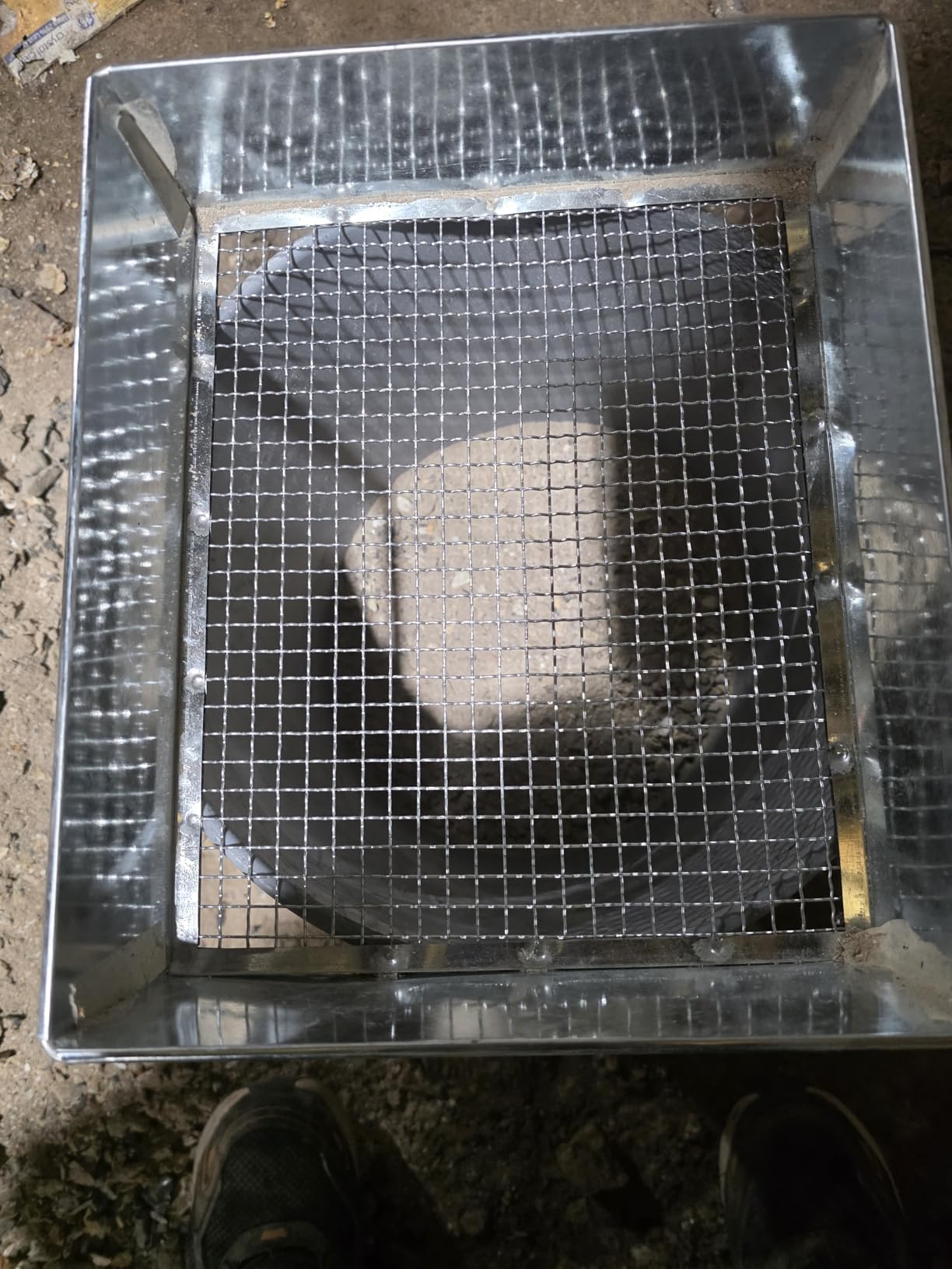 Soil Sifter, 1/4-inch Compact Galvanized Garden Sieve with Gloves customer photo 2