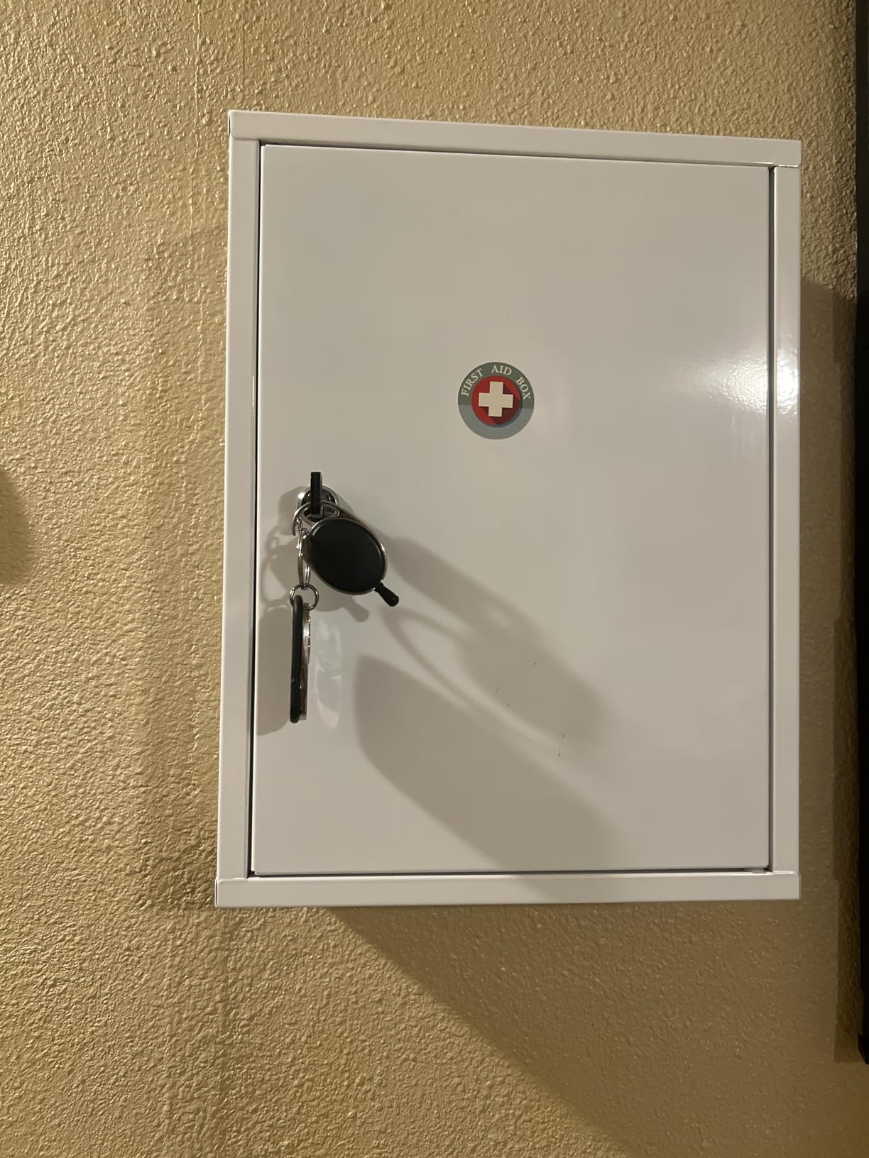 KYODOLED Locking Medicine Cabinet with Keys, Wall Mount, 15.75 Inch, White customer photo 1