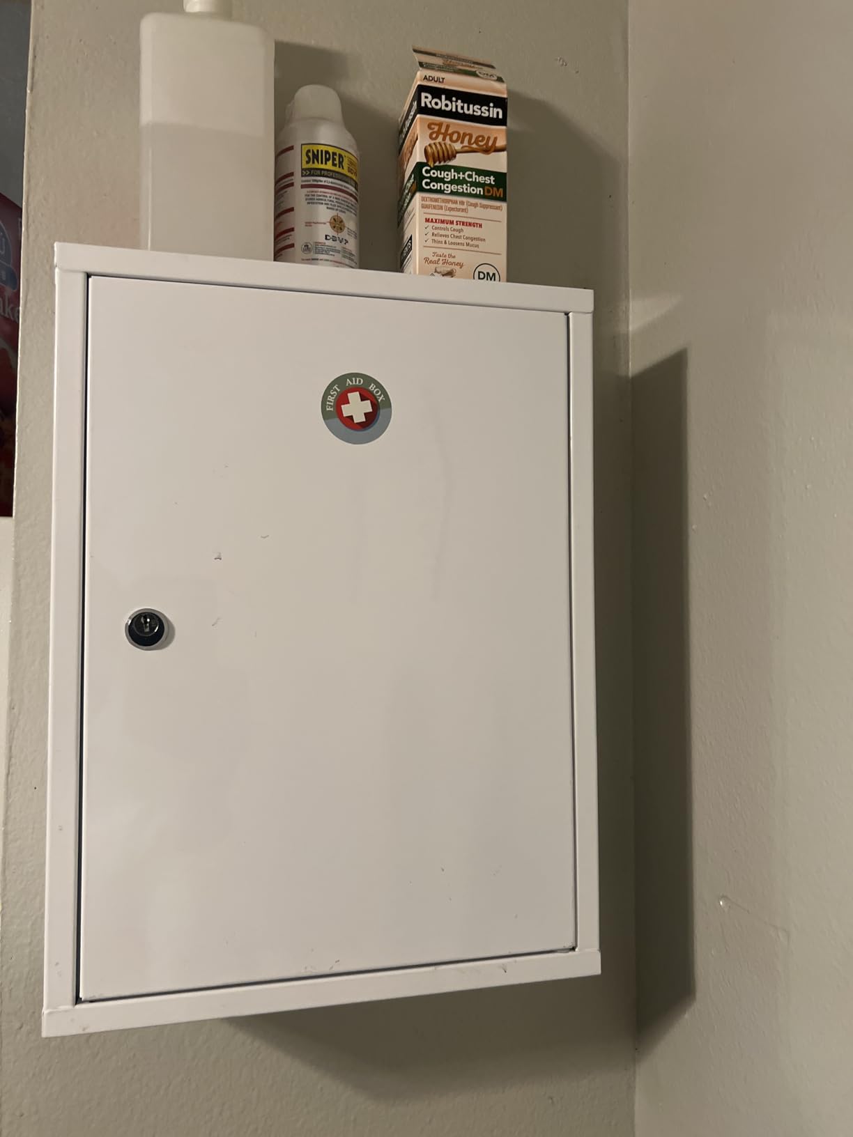 KYODOLED Locking Medicine Cabinet with Keys, Wall Mount, 15.75 Inch, White customer photo 2