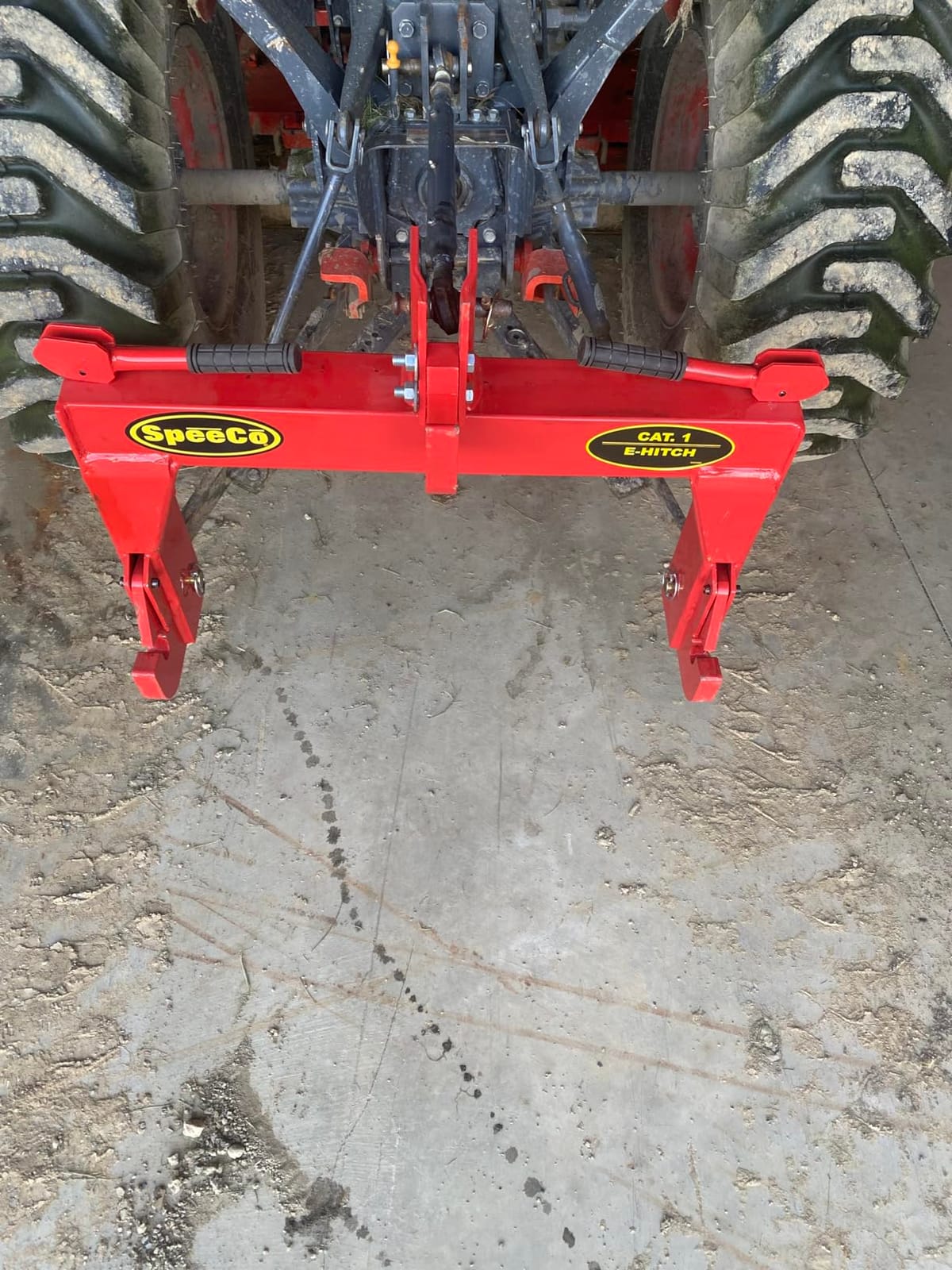 SpeeCo 3-Point Tractor Quick Hitch, Category 1, Red - Quick E-Hitch for Tractor Implements, No Bushings Required, Powder Coat Steel, 2000 lb Lift Capacity, S14116010 customer photo 2