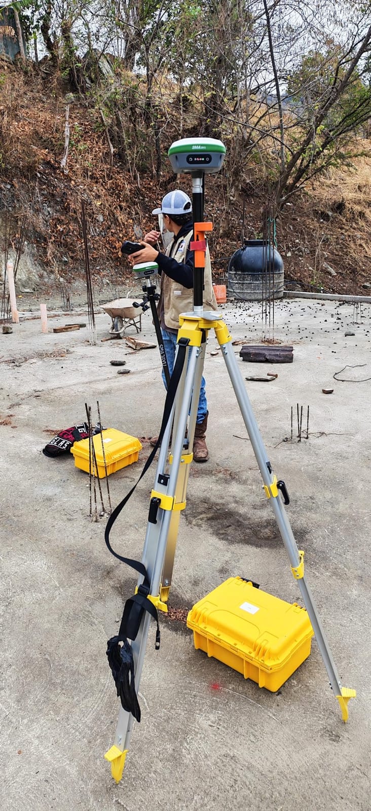 SMA26 Plus GNSS RTK Rover & Base Surveying Equipment with Controller and Software, Connect with UAVs,1cm Accuracy, NOAA Certified, IMU/PPP/UHF/NTRIP/BT, IP67 GPS for Civil Engineering and Topography customer photo 1