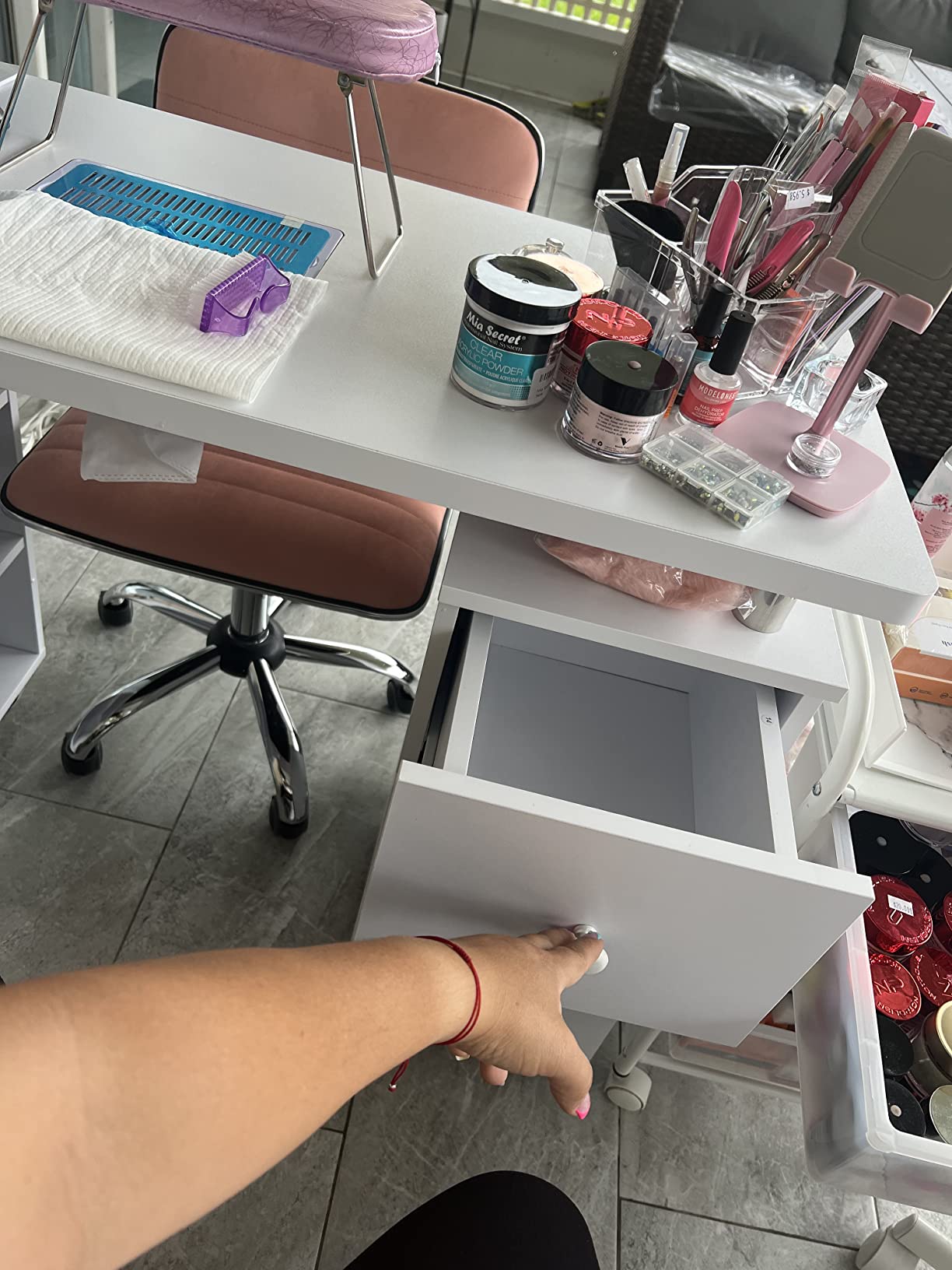 OmySalon Manicure Table Nail Desk for Nail Tech, Nail Table Beauty Salon Tech Station w/Electric Downdraft Vent, Lockable Wheels, Wrist Cushion, Storage Shelves & Drawers customer photo 1