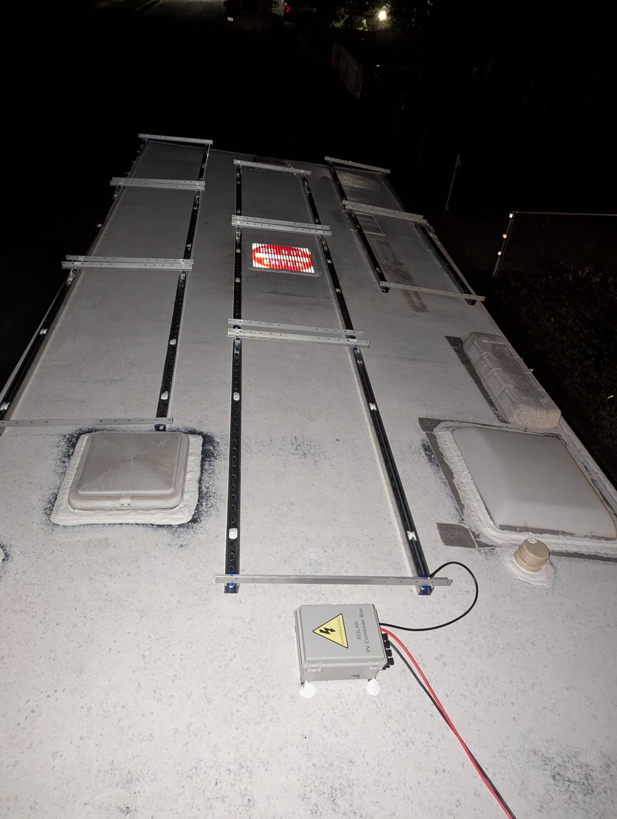 4 String Solar Combiner Box, IP65 Waterproof PV Combiner Box for On/Off Grid Solar System,with Lightning Arrester, 15A Rated Current Fuse & 63A Circuit Breaker(Plastic) customer photo 2
