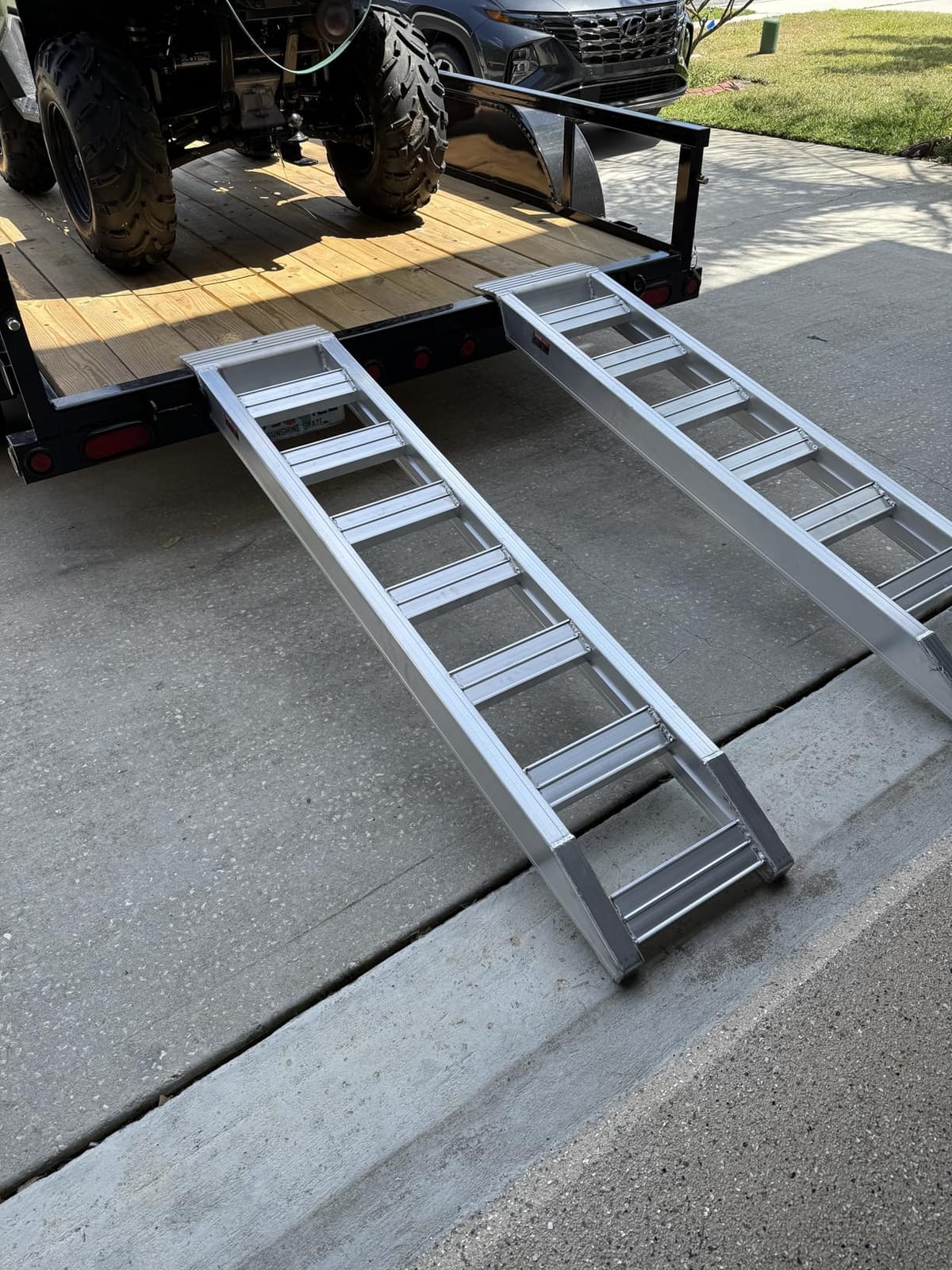 VEVOR Aluminum Ramps, 8810 lbs, Heavy-Duty Ramps with Top Hook Attaching End, Universal Loading Ramp for Motorcycle, Tractor, ATV/UTV, Trucks, Lawn Mower, 72