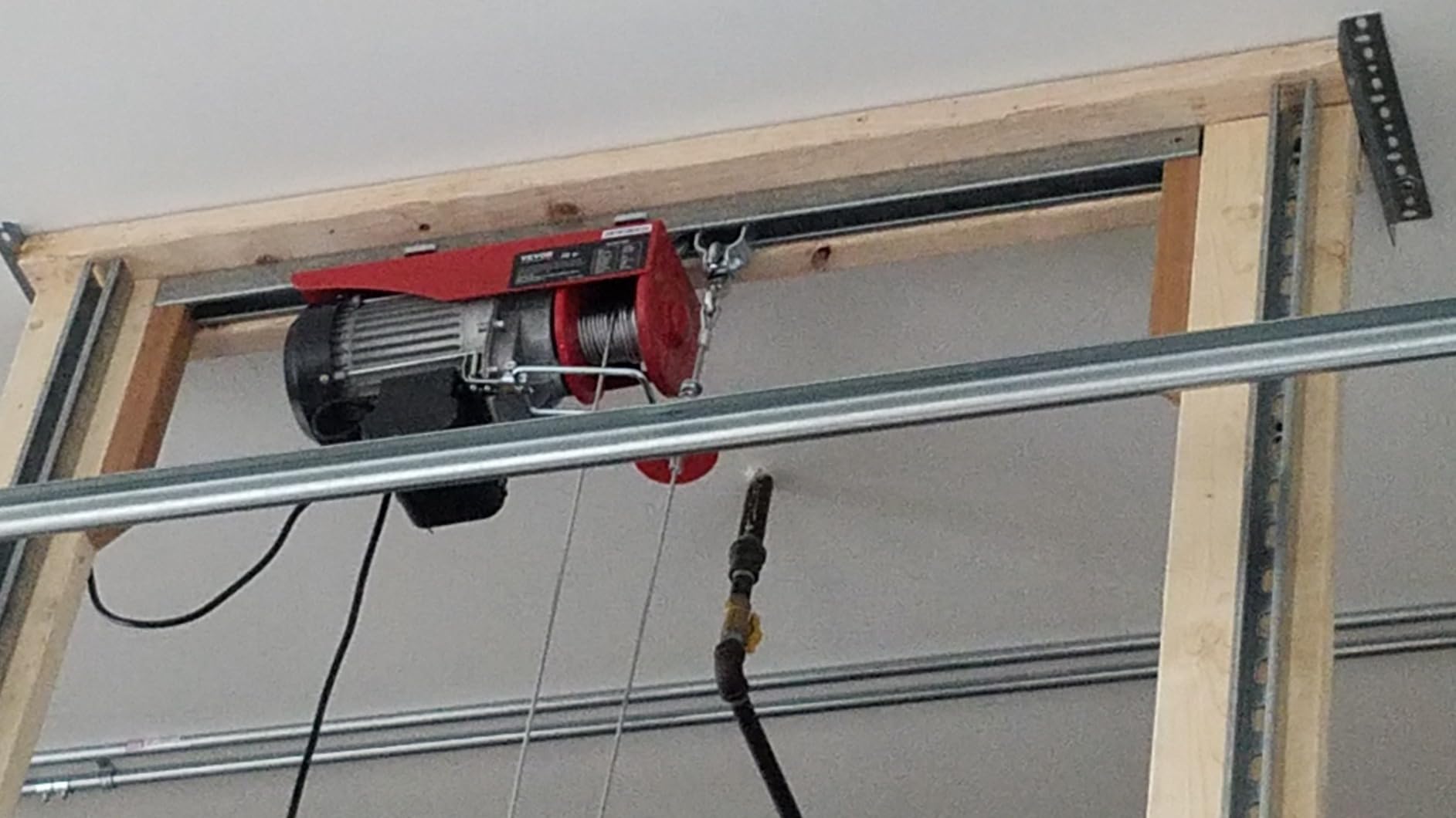 VEVOR Electric Hoist with Remote Control, 1320LBS Electric Winch, 110V Electric Hoist with 14ft Wired Control for Lifting in Factories, Warehouses, Construction Site, Attic customer photo 2