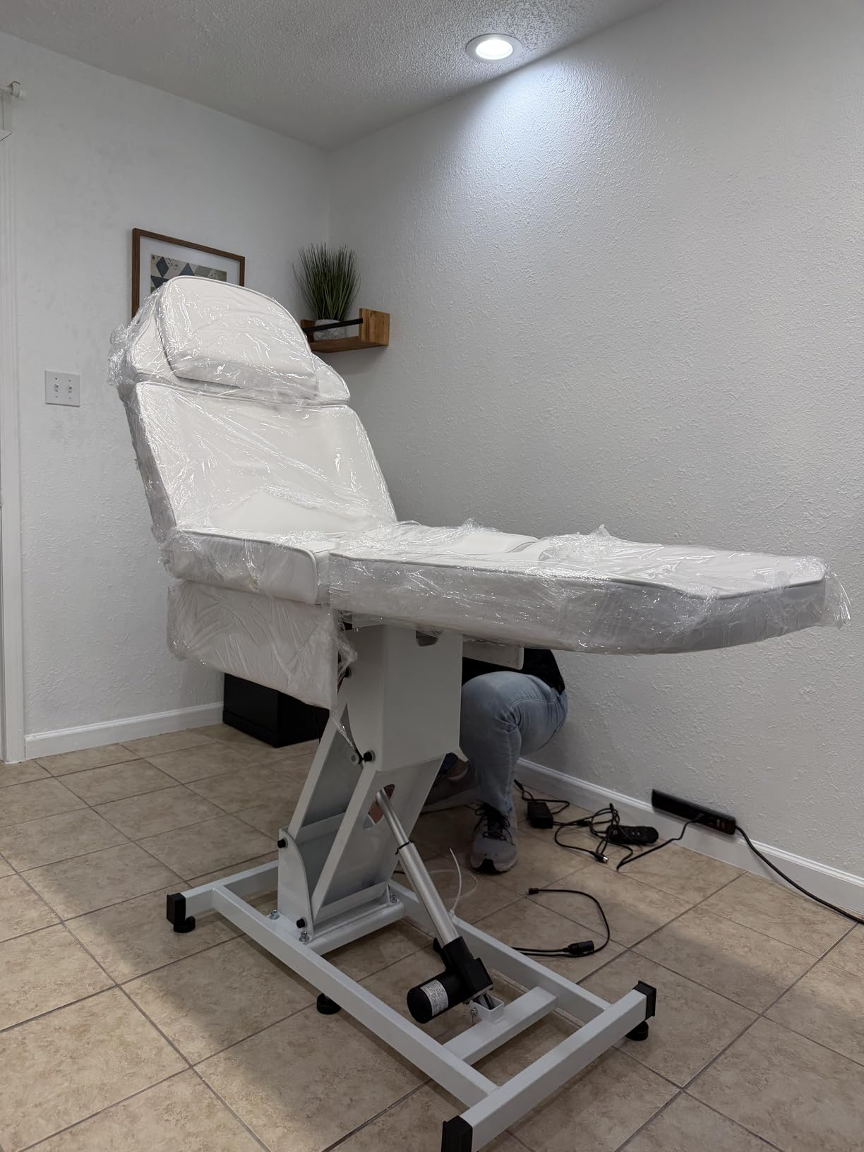 BarberPub 3-Motor Electric Tattoo Chair Salon Massage Facial Bed White 2751 | Height 25.2-37 in, 480 lbs, PVC leather, 3 motor electric remote, esthetician salon spa massage tattoo facial adjustable bed customer photo 2