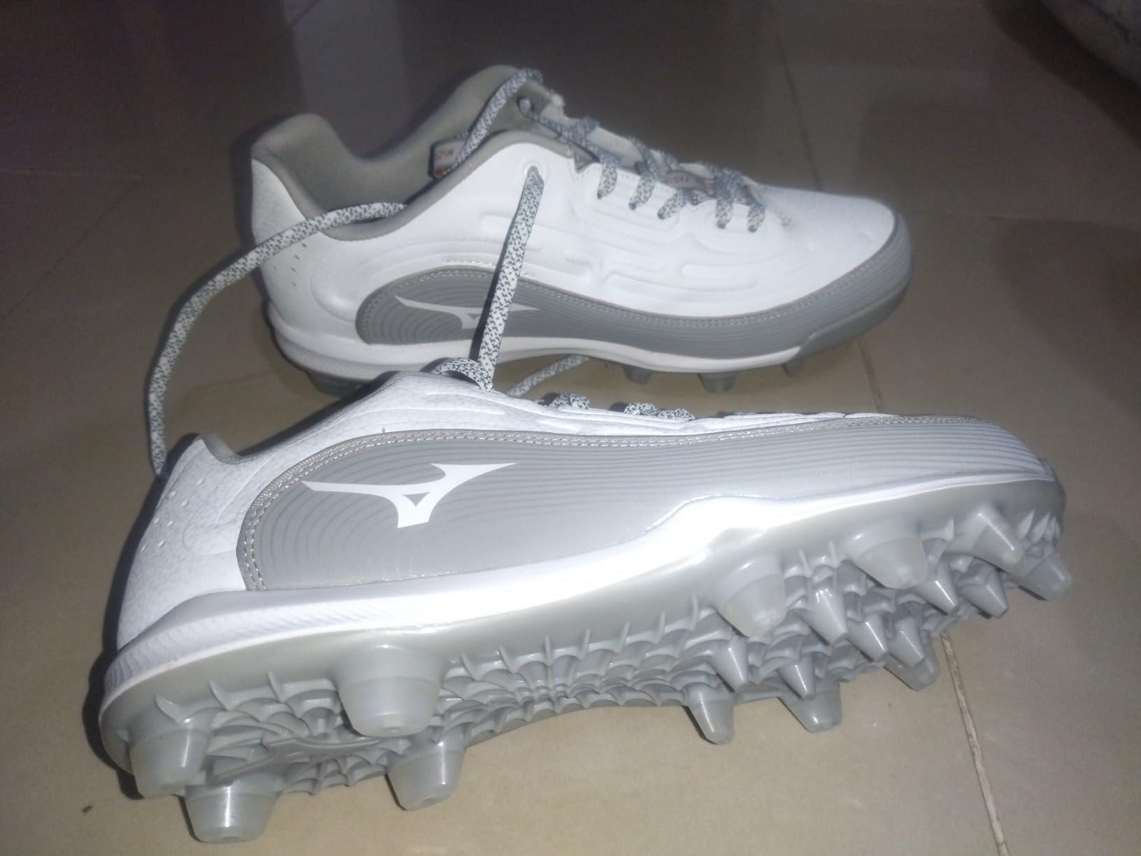 Unisex Adult Mizuno Finch Elite 6 Low TPU customer photo 1