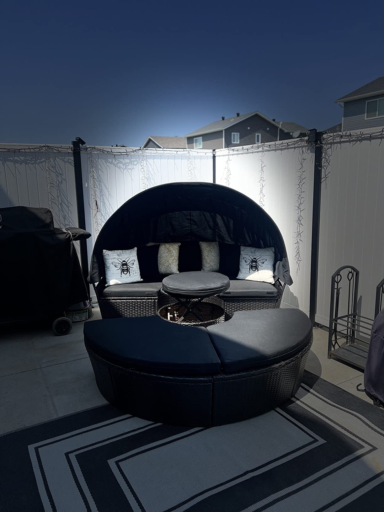 Tangkula Outdoor Round Daybed with Retractable Canopy, PE Wicker Sectional Seating Furniture with Cushions and Throw Pillows, Separates Cushioned Seats for Backyard, Poolside (Navy) customer photo 1