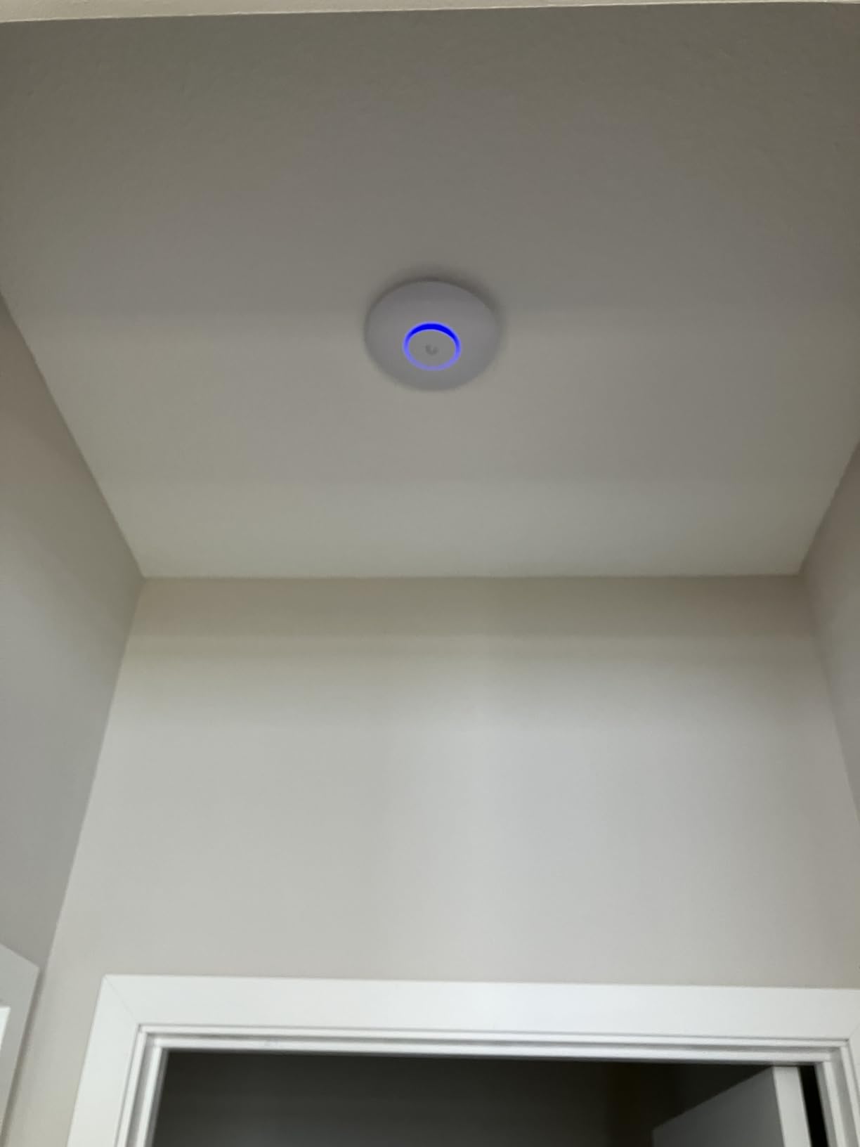 Ubiquiti U6+ Dual Band IEEE 802.11 a/b/g/n/ac/ax 3 Gbit/s Wireless Access Point customer photo 1