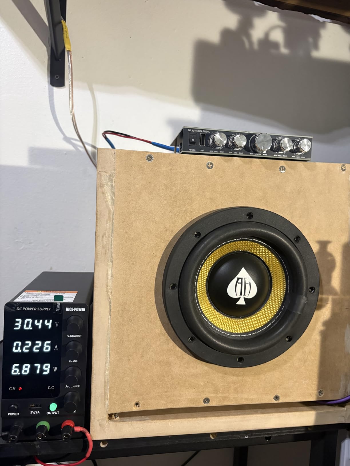 NICE-POWER DC Power Supply Variable 30V 10A, Adjustable Switching Regulated DC Bench Power Supply with Output Switch High Precision 4-Digit LED Display, Benchtop Lab Power Supplies with 5V/2A USB Port customer photo 2