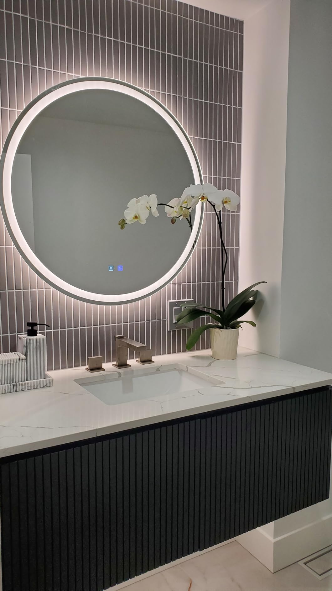 48 in.W x 22 in.D Quartz Calacatta River Vanity Top, with Undermount Single Middle Sink, with Two Sidesplash & One Backsplash, 8 Inch Faucet Hole Spread Bathroom Vanity Sink Countertop customer photo 1