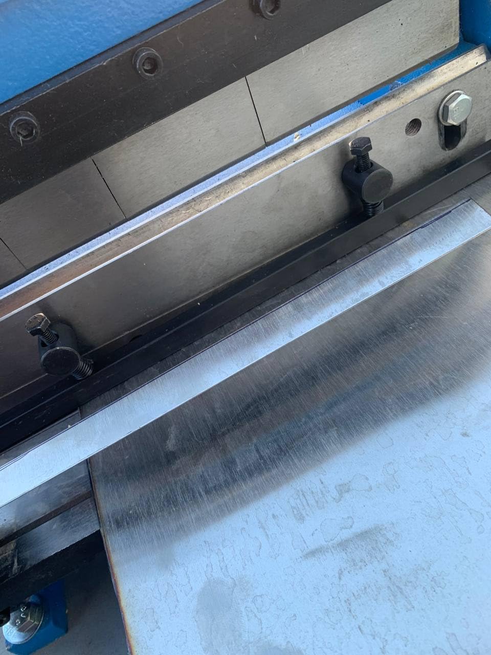 VEVOR Sheet Metal Brake, 12-inch, 3-In-1 Combination Shear Brake Roll Machine, 20-Gauge Capacity Shear Press Brake with 90° Max Bending Angle, Shears and Slip Roll Machine for Shear Bending Rolling customer photo 2