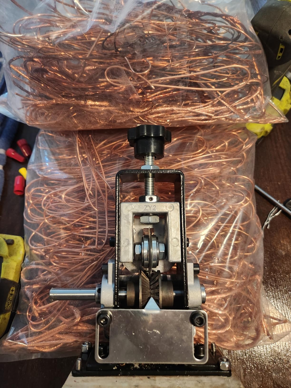 Manual Wire Stripping Machine Gauge Wire 0.06-1 inches,Scrapping Copper Wire Peeler Machine,Drill Powered Hand Crank Wire Stripper Tool for Scrap Copper Recycling customer photo 2