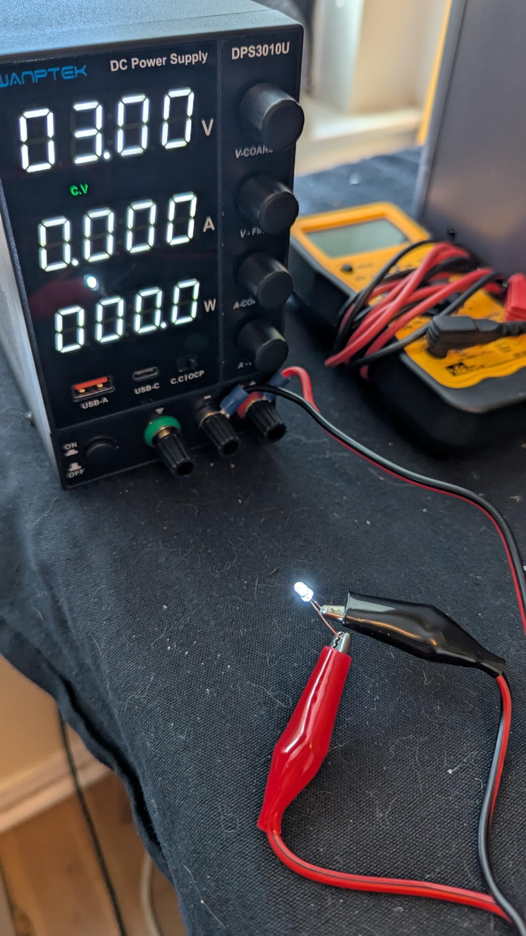 DC Power Supply Variable 0-30V 0-10A, Adjustable Switching Regulated Bench Power Supply with Encoder Coarse & Fine Knob, 3.6A USB & Type-C Quick-Charge, OCP Overcurrent Protection customer photo 1