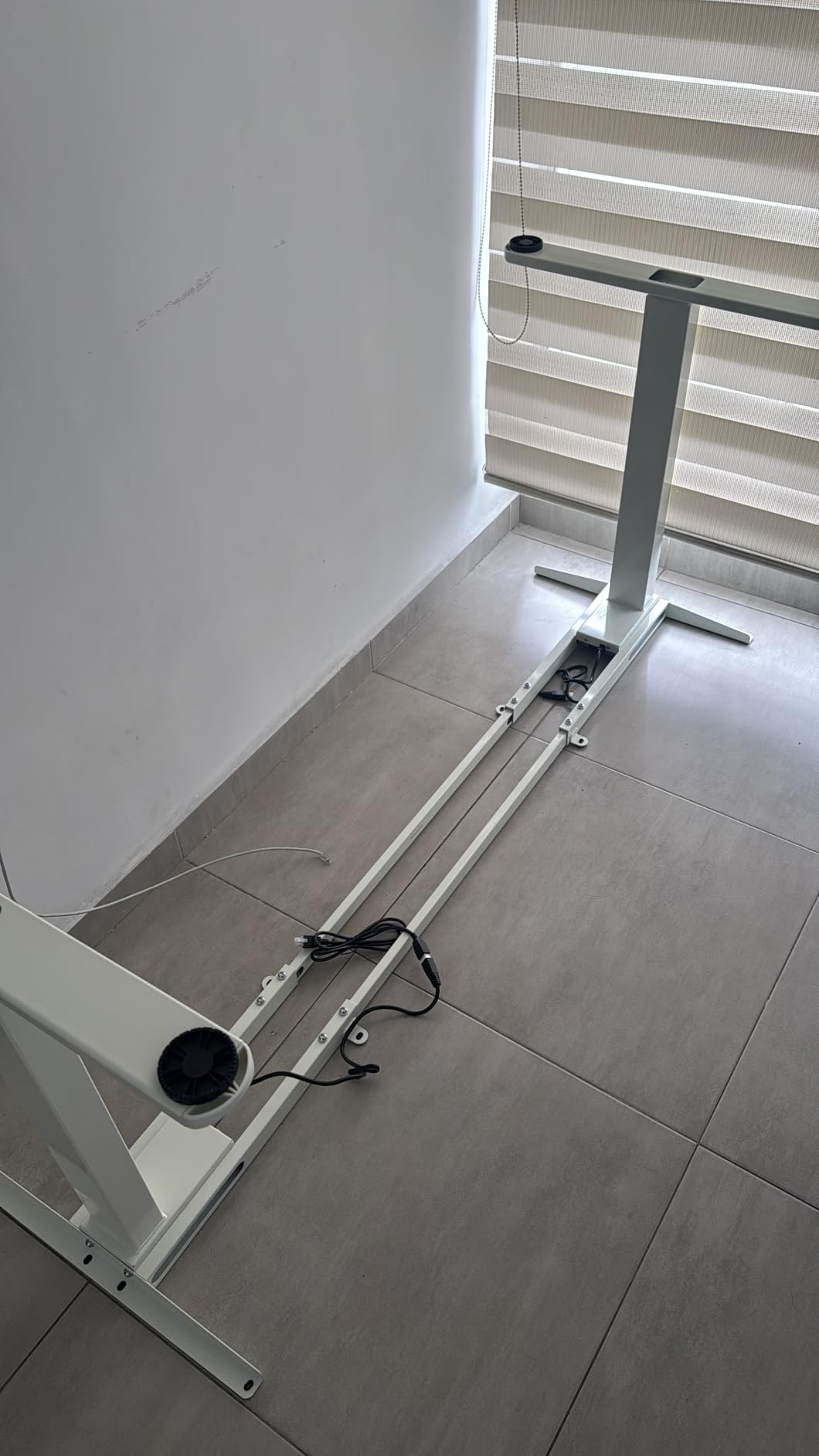ErGear Dual Motor Standing Desk Legs for 44-90 inch Desktops, 264 lbs customer photo 1