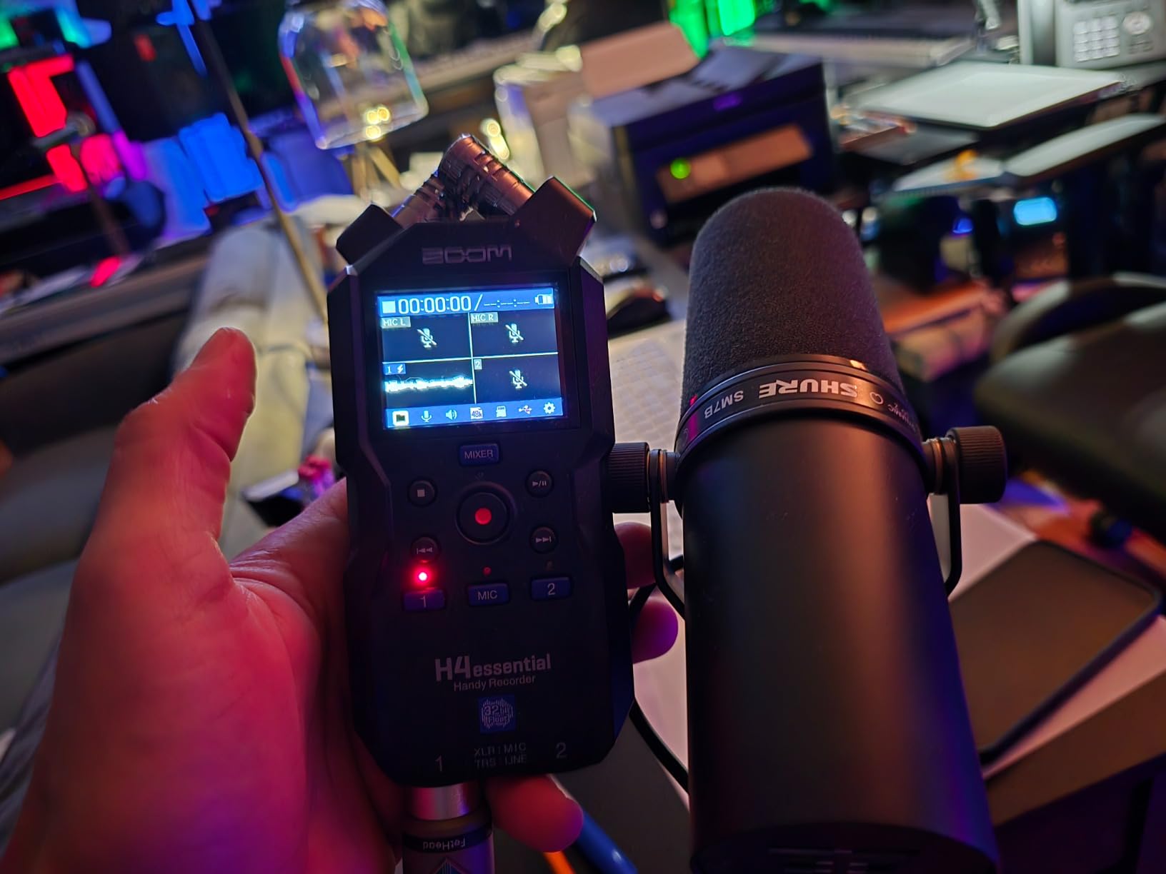 Zoom H4 Essential Handheld Recorder for Musicians, Podcasters & Filmmakers | Clip-Free Audio with 32-Bit Float, 4 Tracks, Stereo Mics, 2 XLR/TRS Inputs, USB Audio Interface customer photo 2