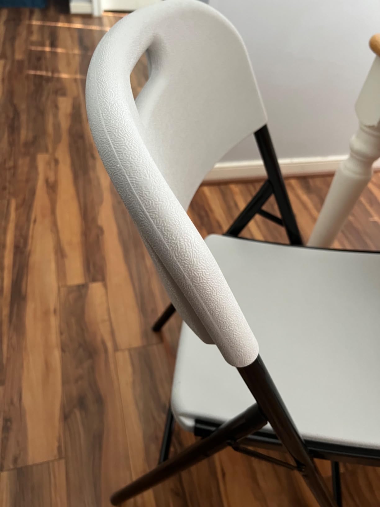 10 Pack Thicker 800 LBS White Folding Chairs, Commercial Grade Folding Chair, Foldable Chairs for Events customer photo 2