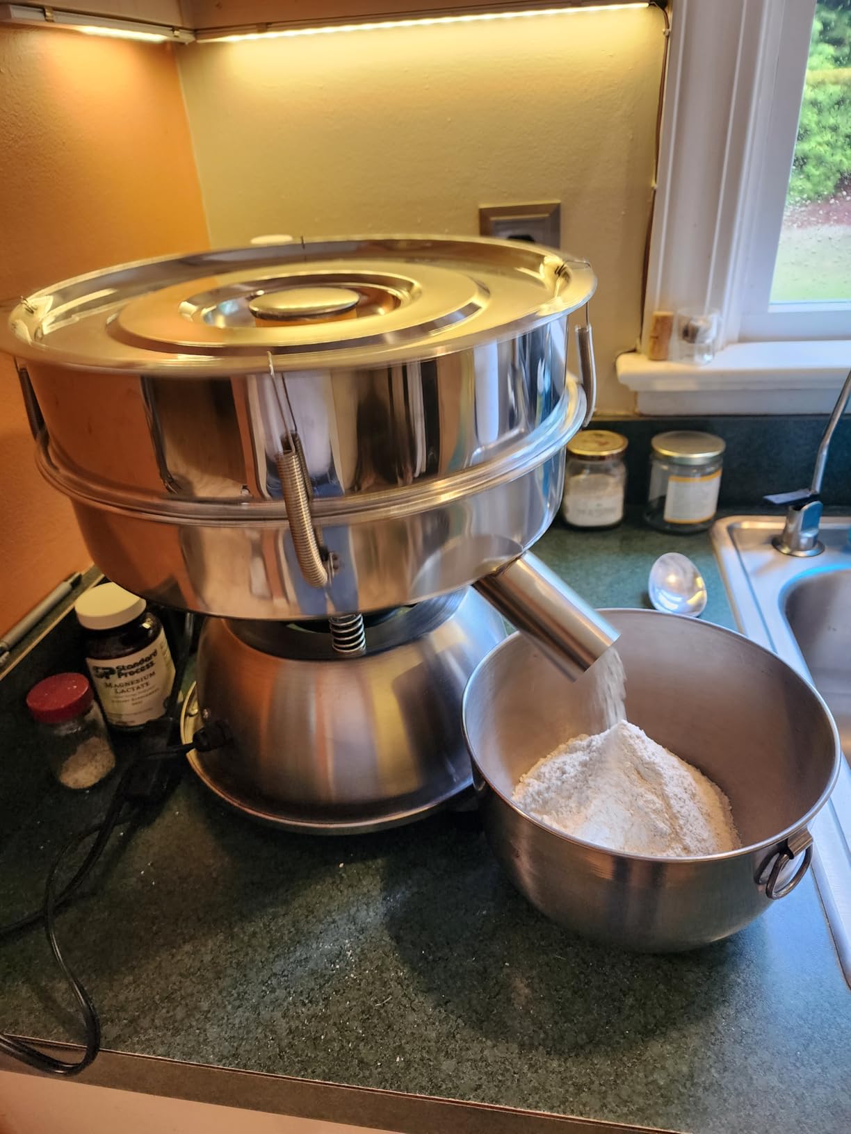 Sidasu Automatic Vibrating Sieve Shaker–40&60 Mesh Flour Sifter customer photo 1