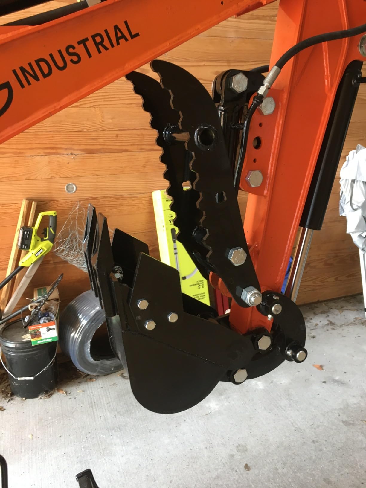 Mini Excavator Bucket 7.78in Excavator Attachments, 200mm Narrow Digging Buckets, Hole Diameter 0.98in, Center Wheelbase 3.54in, Bucket Metal Trenching Digger with Metal Teeth customer photo 2