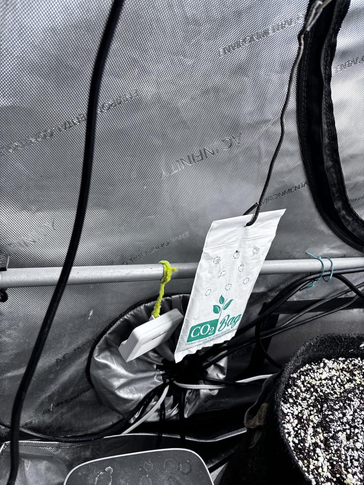 CO2BAG® M (2-Pack) - CO2 Generator for Indoor Growing & Greenhouses (Up to 4m² Total Coverage) - Natural Photosynthesis Booster for Plant Growth & Higher Yields - Organic & Maintenance-Free customer photo 1