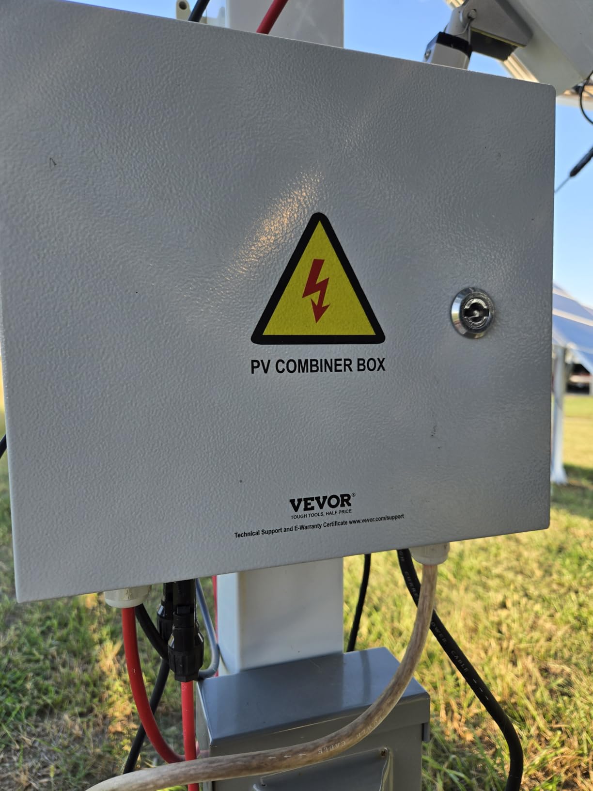 VEVOR 6 String PV Combiner Box, Metal Solar Combiner Box with 15A Rated Current Fuse & 125A Circuit Breaker for On/Off Grid Solar Panel System, IP65 customer photo 1