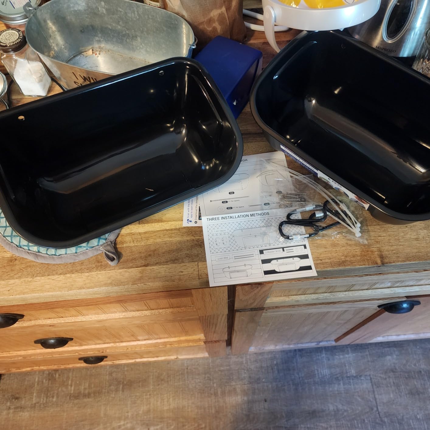 Goovilla Large Feed Trough, Hanging or Screw-in, 2 Pack 9 Quart, Black customer photo 1