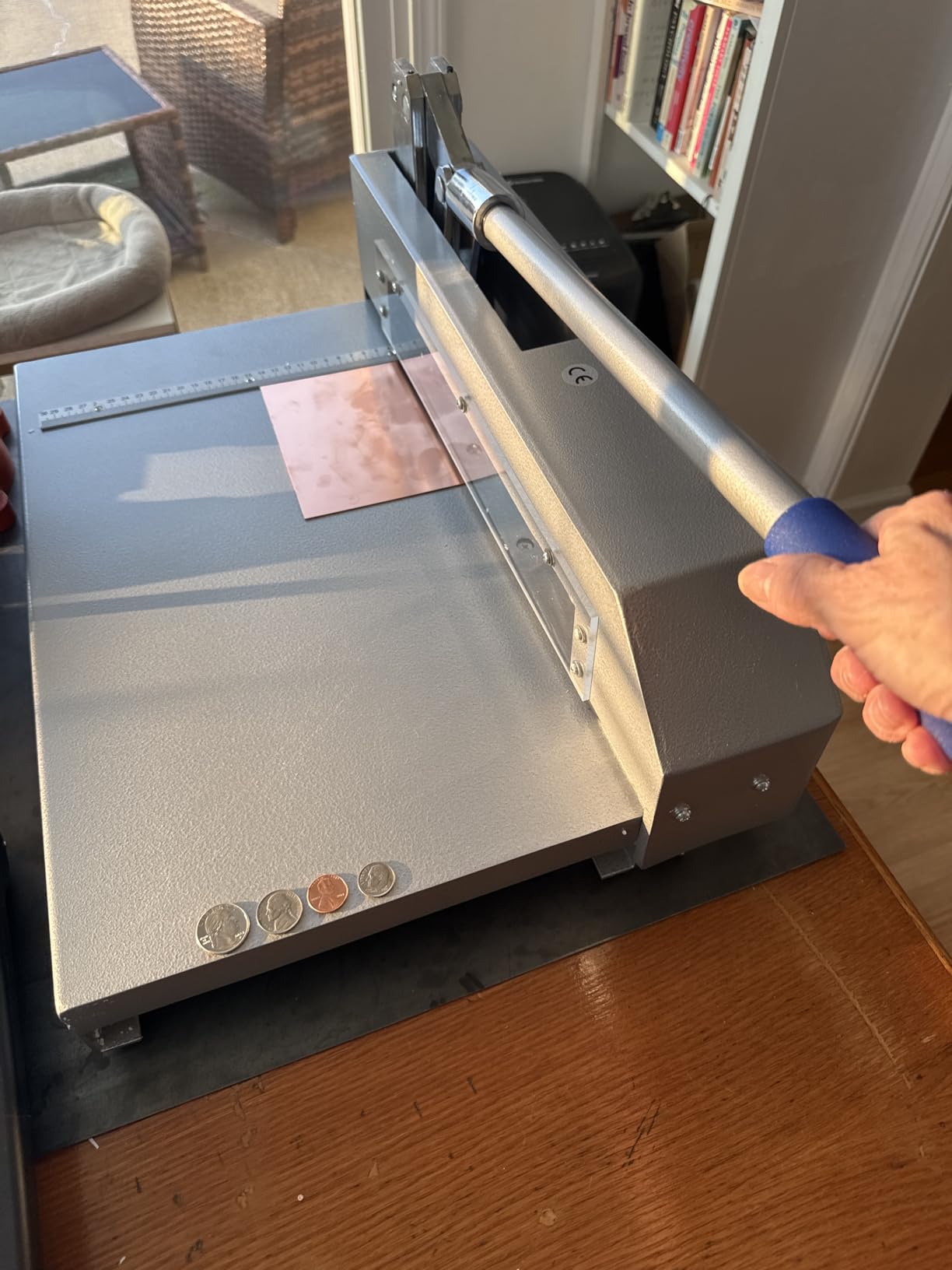 Guillotine Sheet Metal Cutter, Heavy Duty Metal Plate Cutter Tool, Manual Metal Cutting Shear Machine for Steel Aluminum Copper Sheet PCB Board 12.4” Cutting Width 0.08” Max Cutting Thickness customer photo 1