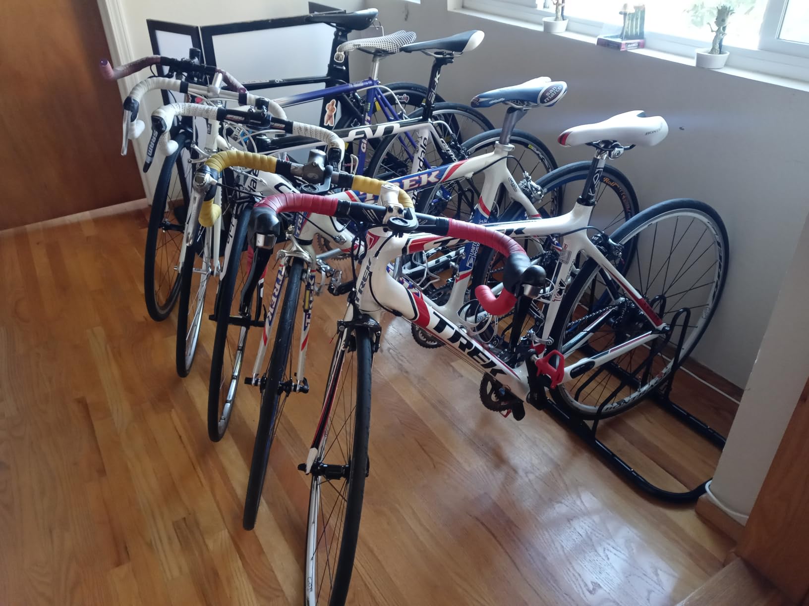 Simple Houseware 5-Bike Adjustable Floor Storage Rack for Garage, Black customer photo 1