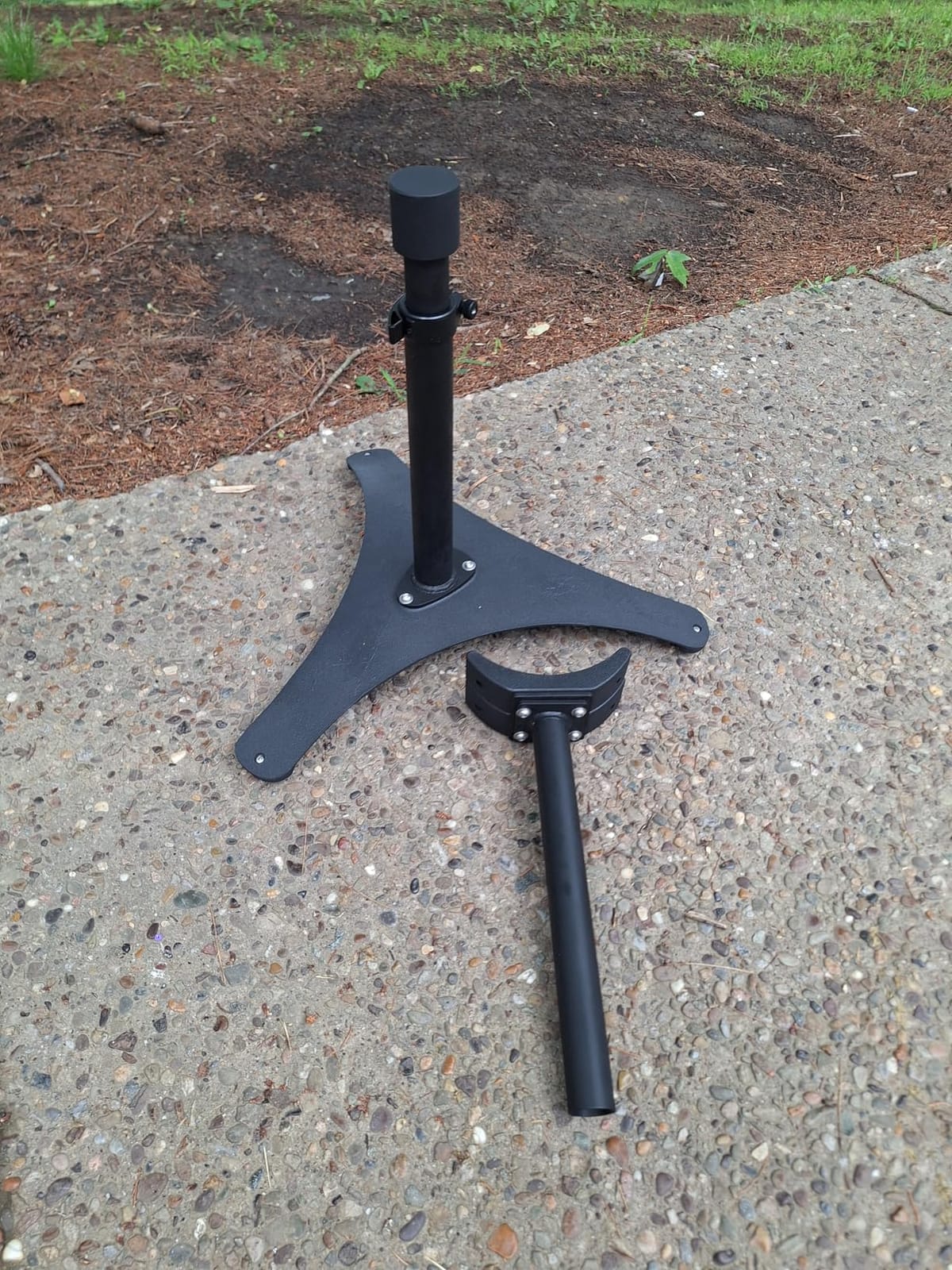 Zonon Farrier Horse Hoof Stand, Black, Metal Round Base customer photo 2