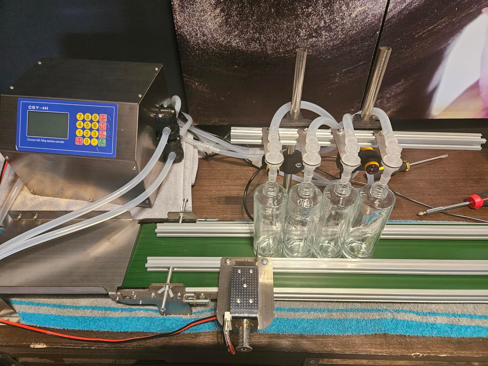 4 Heads Nozzles Liquid Filling Machine Automatic Filling Machine Stainless Steel Filling Machine for Perfume Water Milk Bottler Filler customer photo 1
