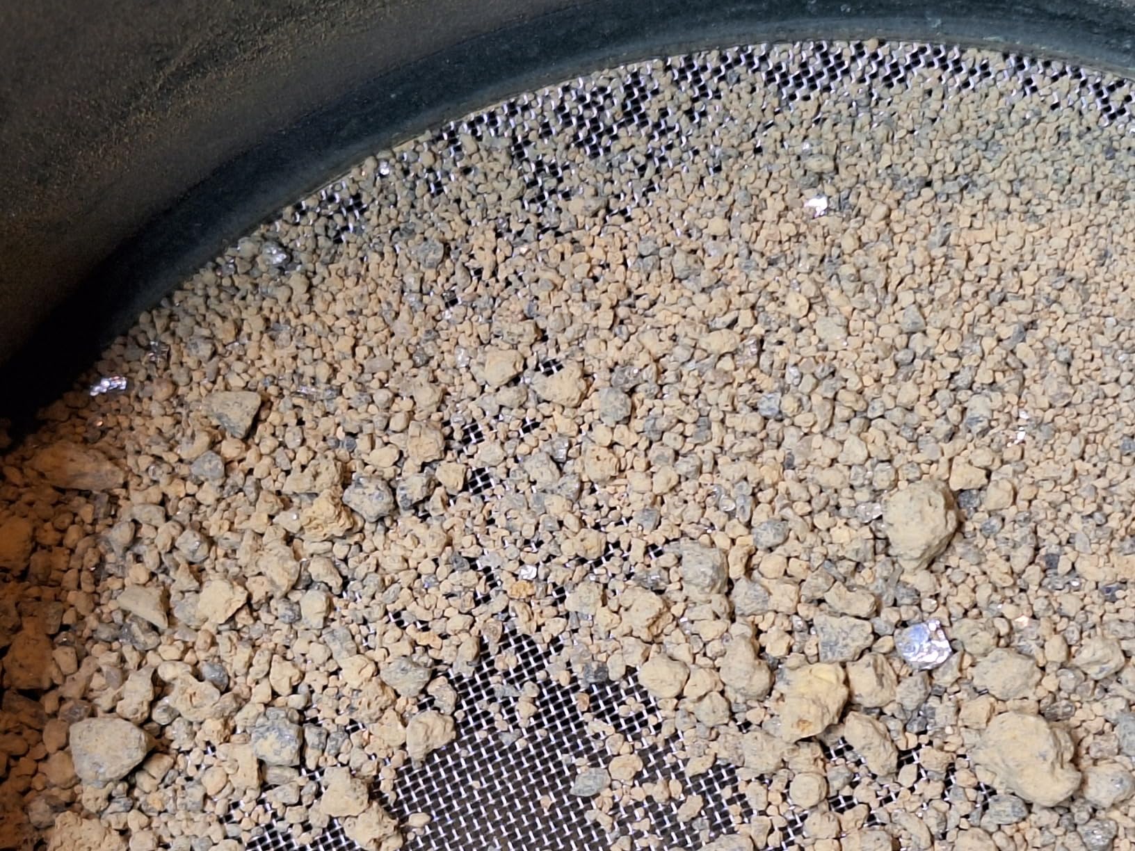 Upgraded Rock Crusher, Multipurpose Stone Crusher, Stainless Steel Material Rock Crusher for Gold, Sturdy Glass Crusher customer photo 1