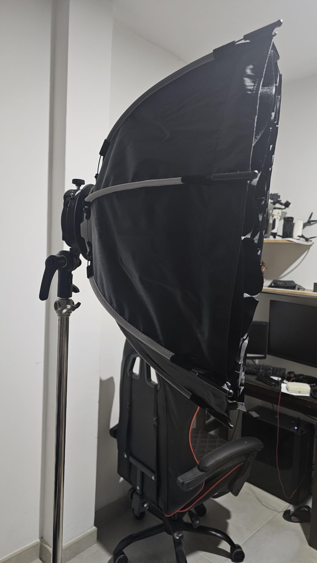 NEEWER 35.4'' Octagonal Softbox, Quick Release Parabolic Soft Box, NS92P customer photo 1