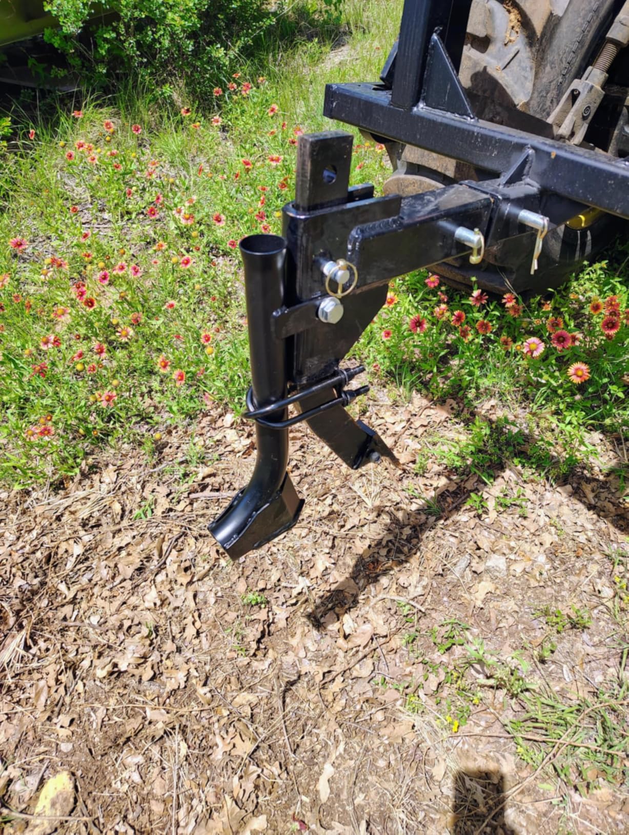 Hitch Mounted Ripper, 16'' Scarifier Shank, Updated Heavy Duty Hitch Lawn Trencher, Middle Buster Plow for CAT 0&1,3-Point Quick Hitch Tractors, 20mm Thicken Sub Soil Shank with 2 Ripper Teeth customer photo 2