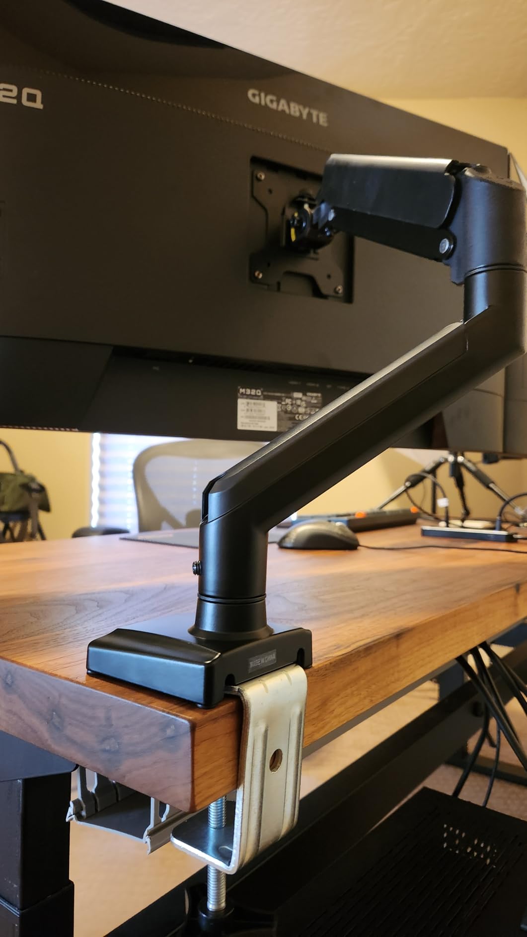 WALI Adjustable Single Monitor Arm for 13-34 inch Screens, up to 26.4 lbs customer photo 2